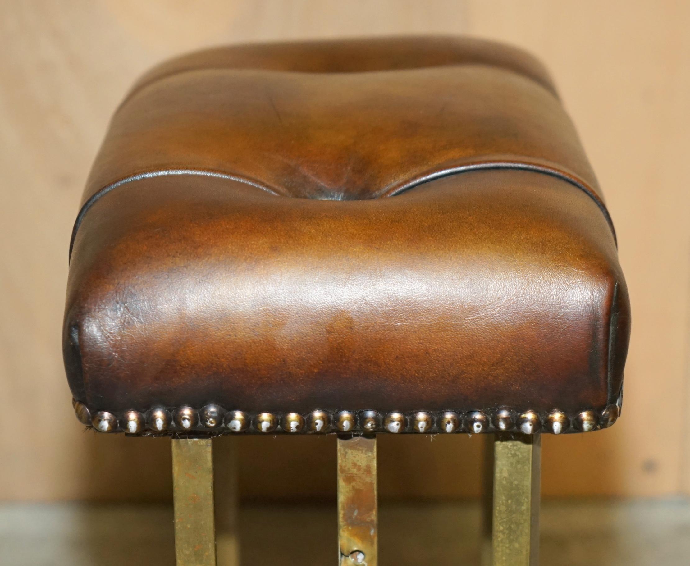 Hand-Crafted ANTIQUE ENGLiSH FULLY RESTORED CLUB FENDER WITH BROWN LEATHER CHESTERFIELD SEATS For Sale