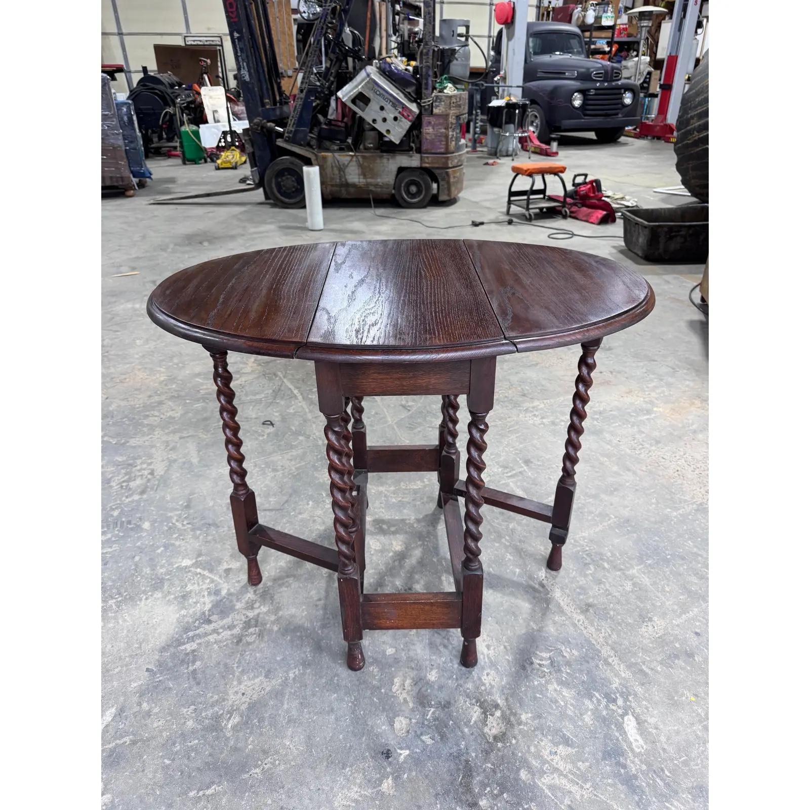 Tavolo antico con gamba a cancello inglese in vendita 2