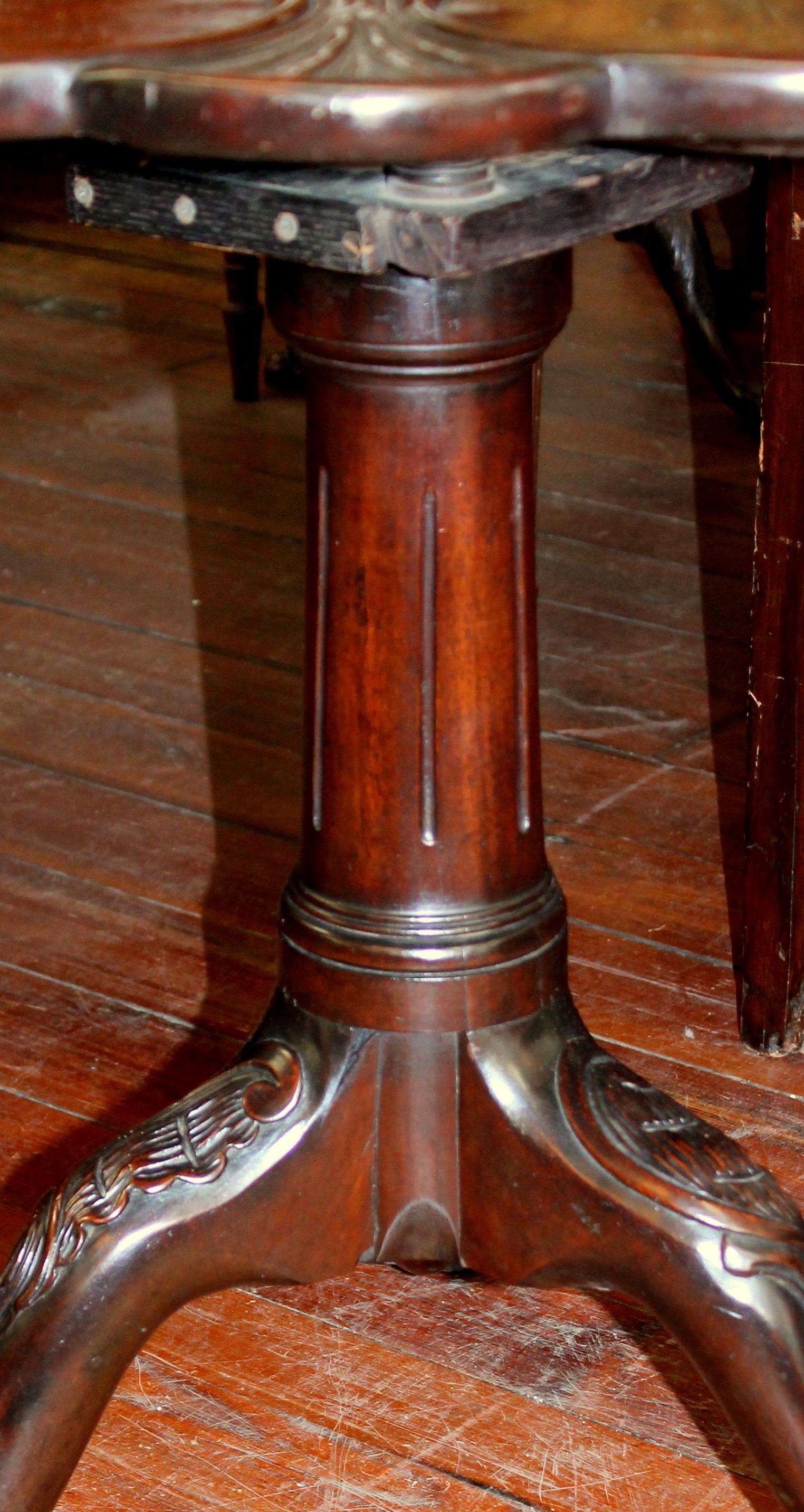 English George III Hand Carved Mahogany Chippendale Tilt-Top Supper Table For Sale 15