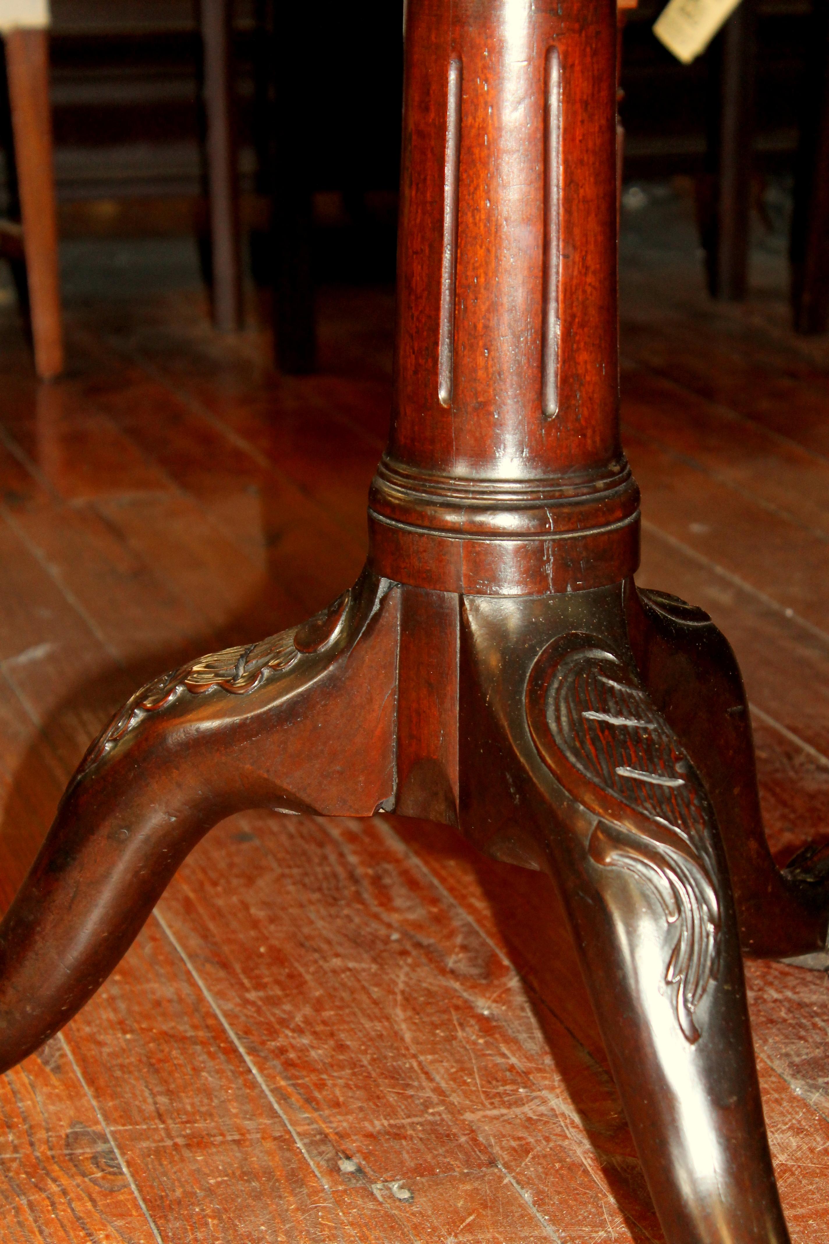 English George III Hand Carved Mahogany Chippendale Tilt-Top Supper Table In Good Condition For Sale In Charleston, SC