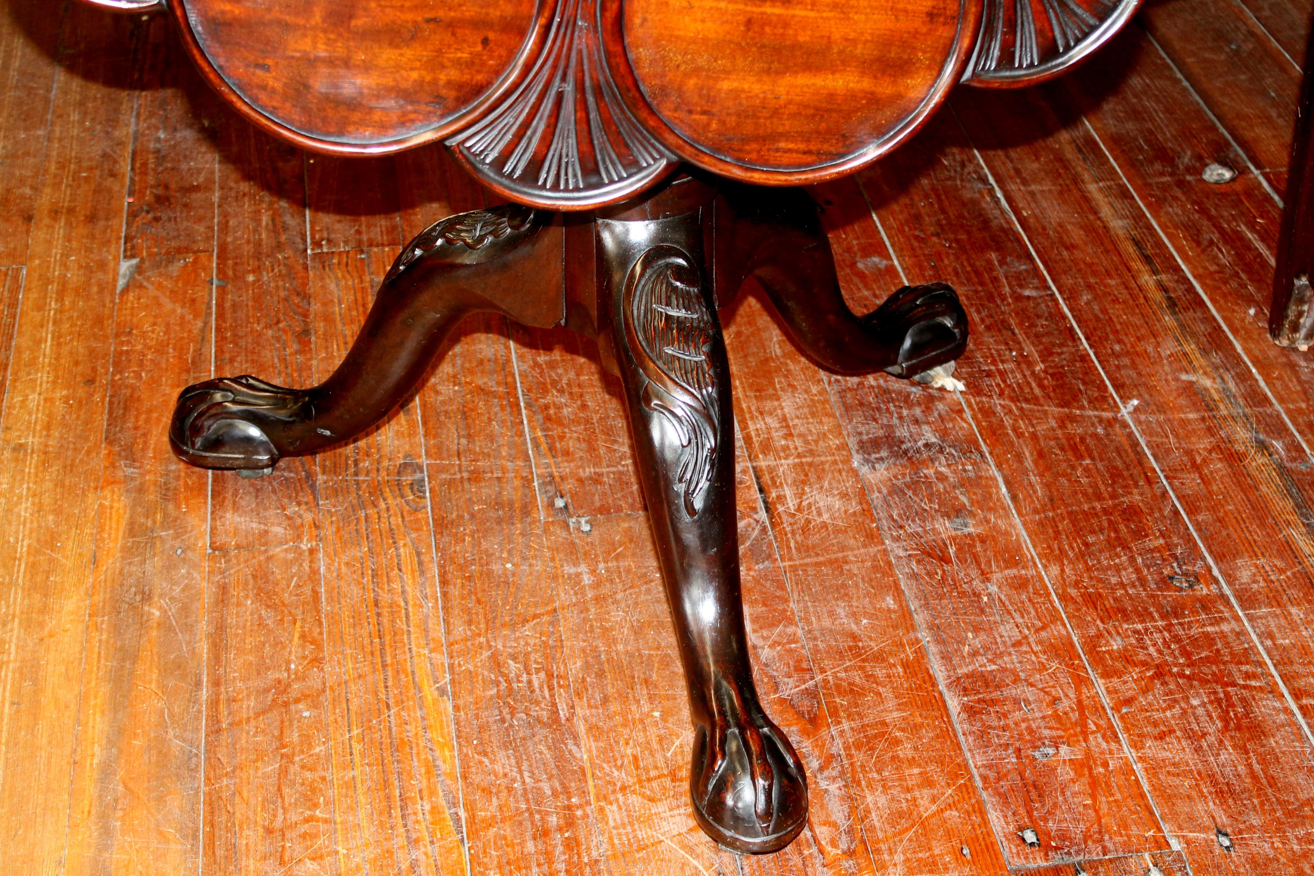 18th Century English George III Hand Carved Mahogany Chippendale Tilt-Top Supper Table For Sale