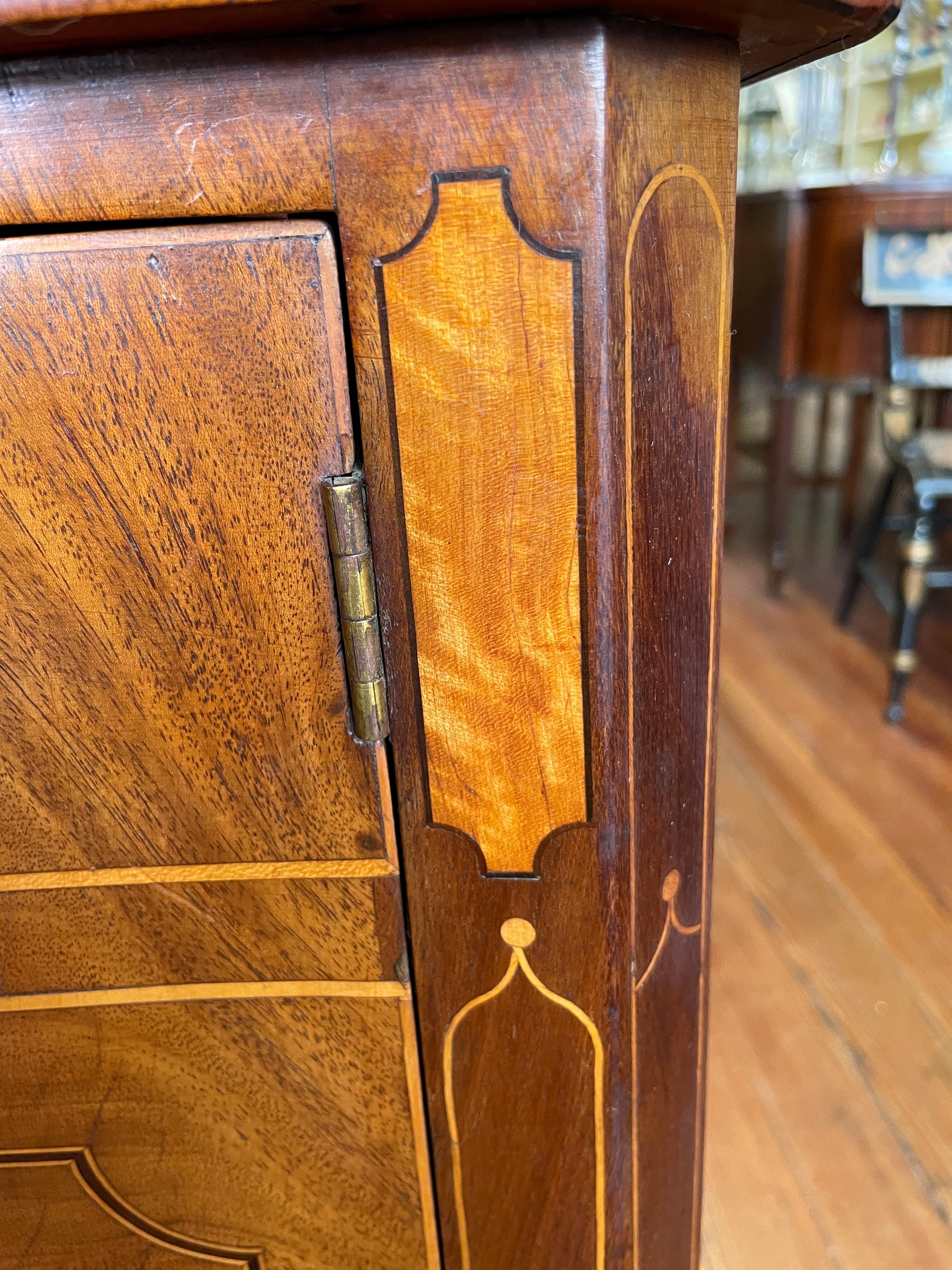  Antique English Geo. III Inlaid Bookmatched Crotch Mahog. Hepp. Style Sideboard In Good Condition For Sale In Charleston, SC