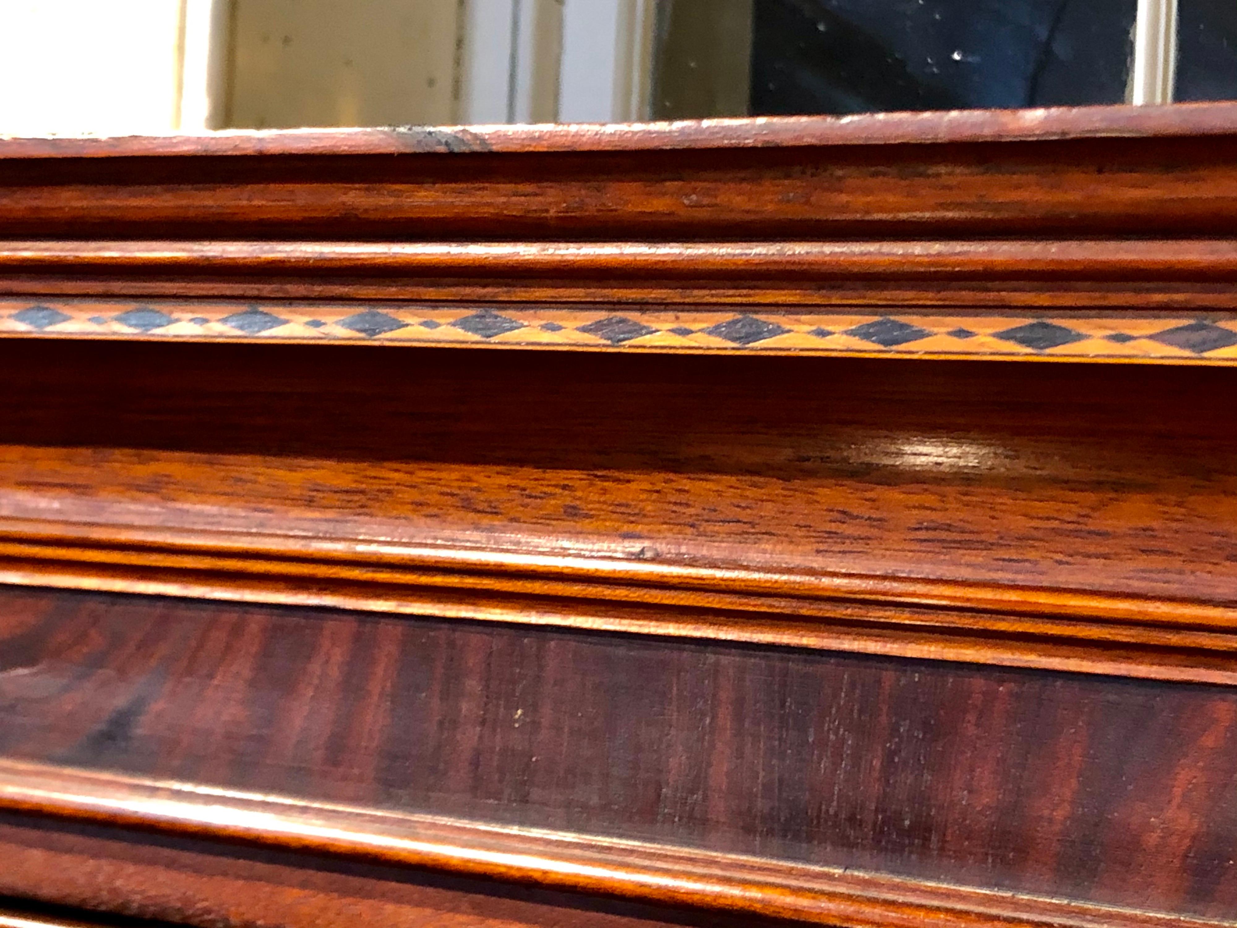 Antique English Geo. III Inlaid Figured Mahogany Chippendale Chest on Chest In Good Condition For Sale In Charleston, SC