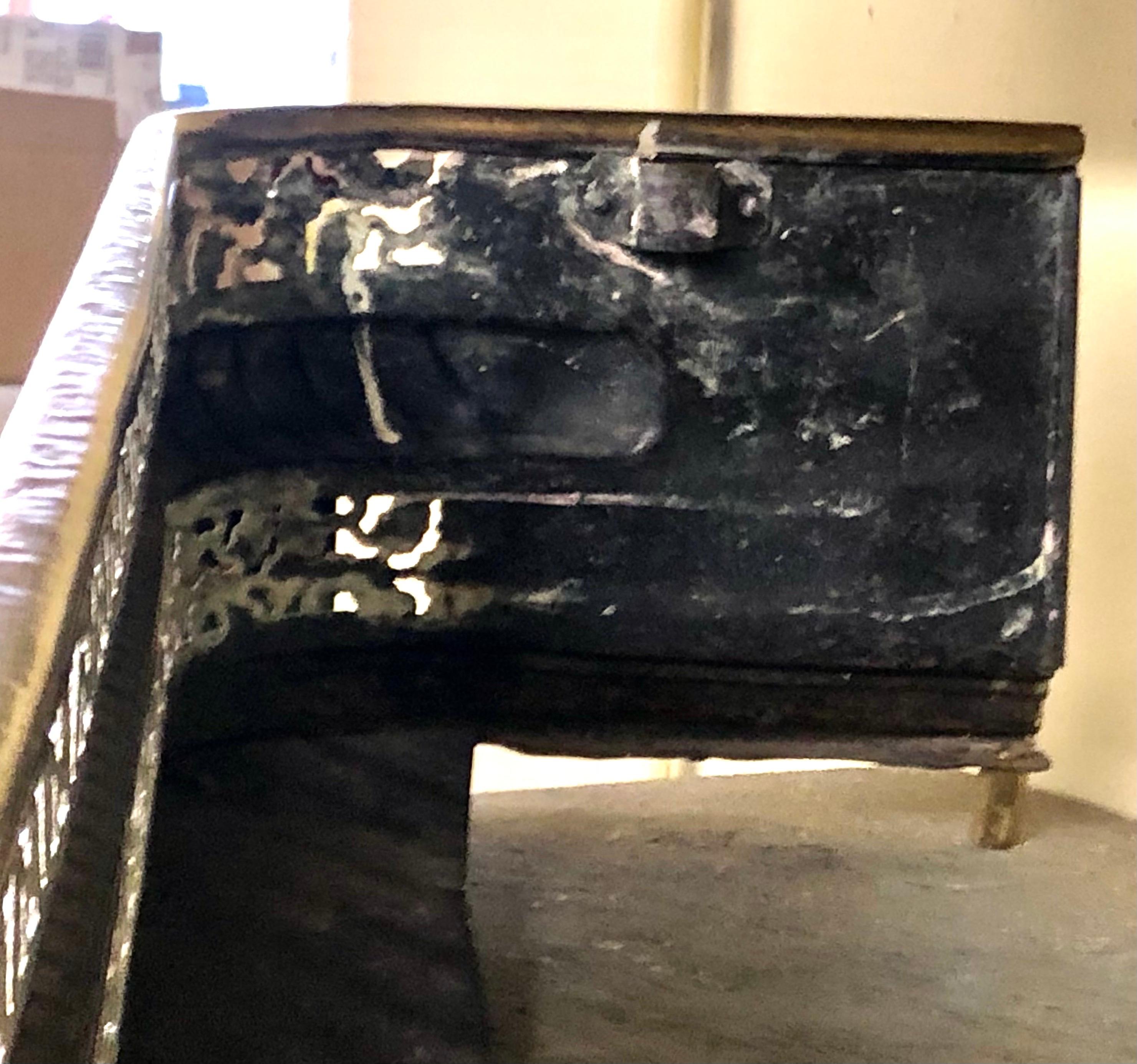 Antique English Geo, IV Pierced Brass Fireplace Fender with Cast Brass Paw Feet In Good Condition For Sale In Charleston, SC