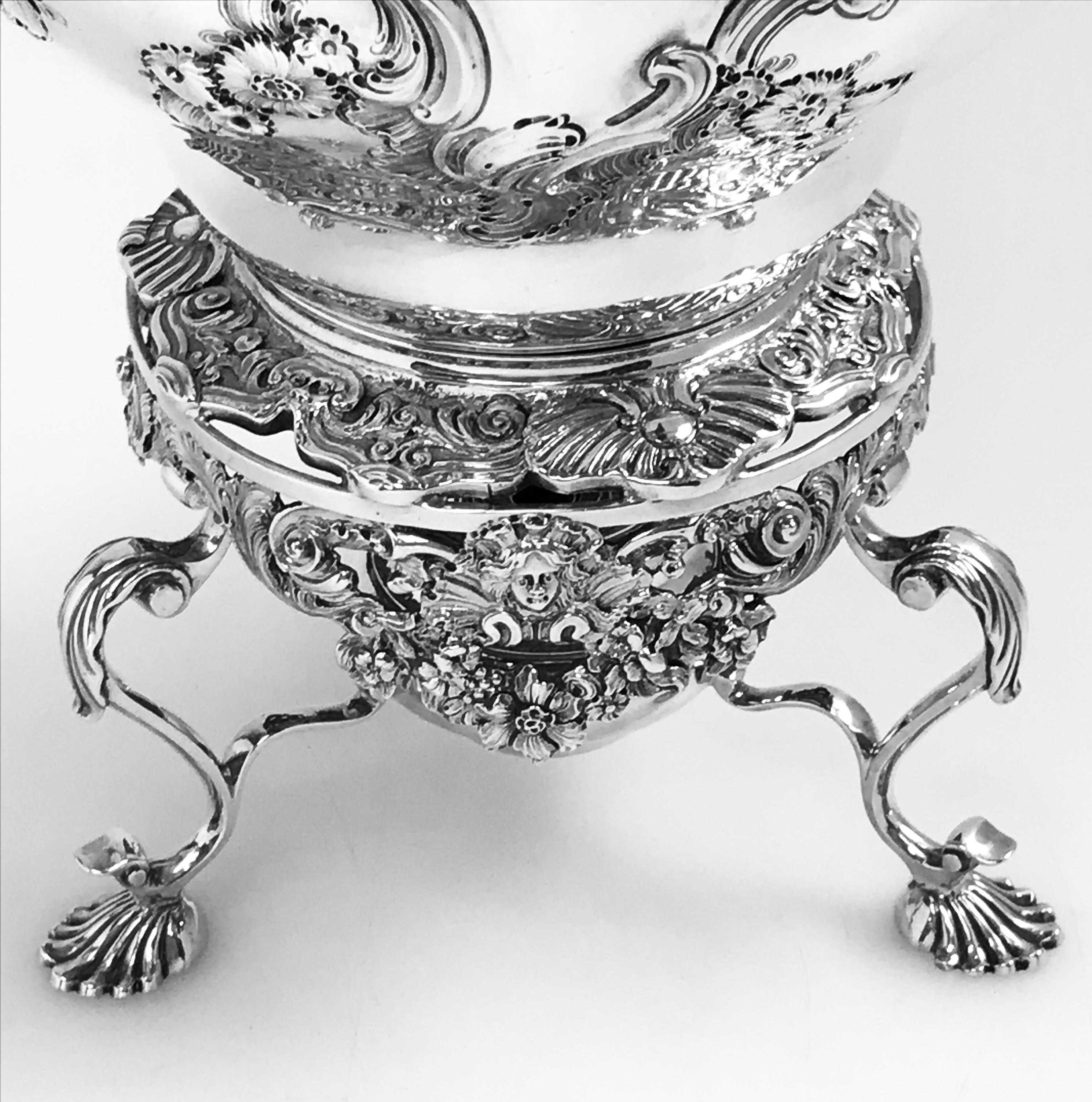 Bouilloire rococo anglaise ancienne sur pied en argent sterling de style George II en vente 4