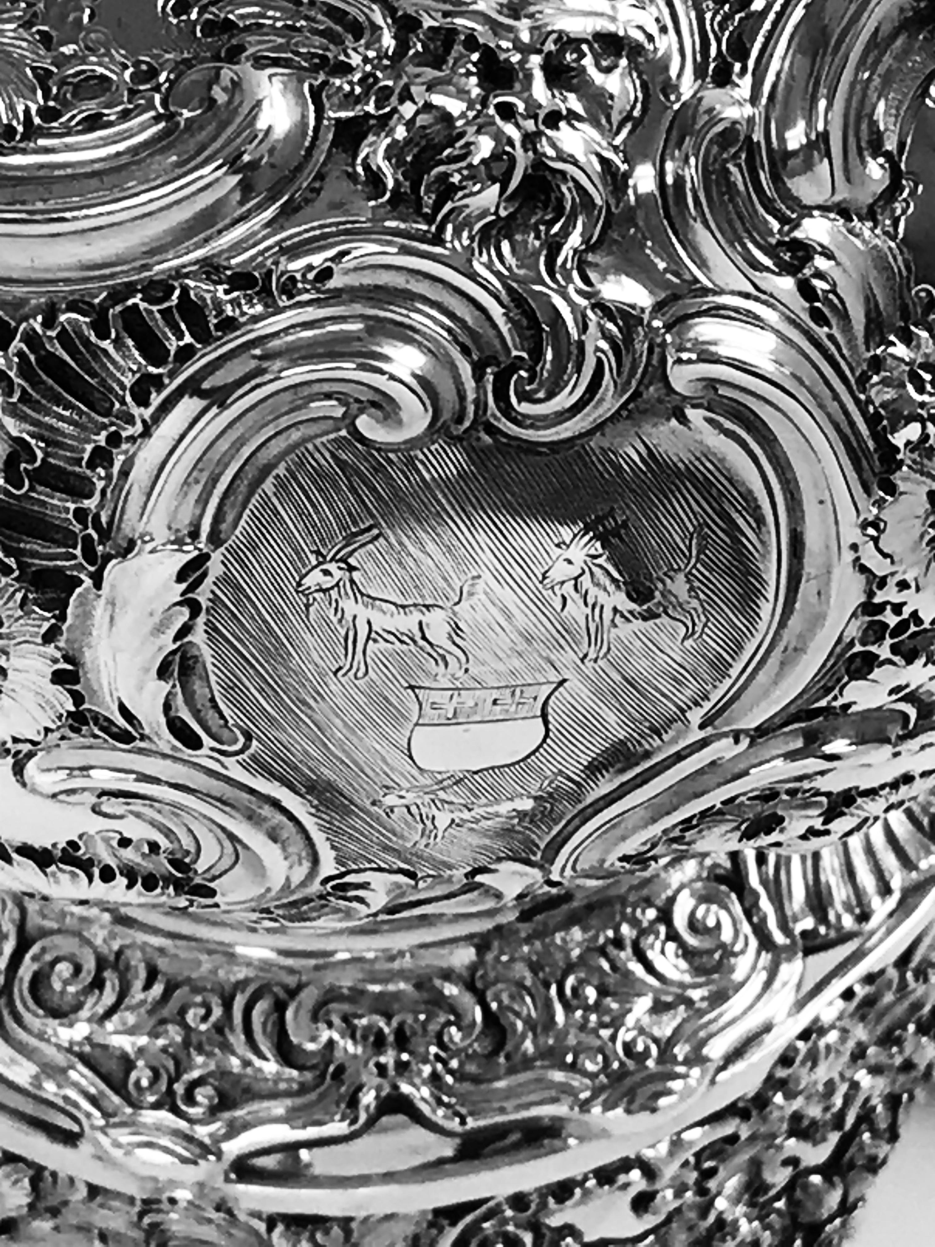 Argento Antico bollitore rococò inglese di Giorgio II in argento sterling su supporto in vendita