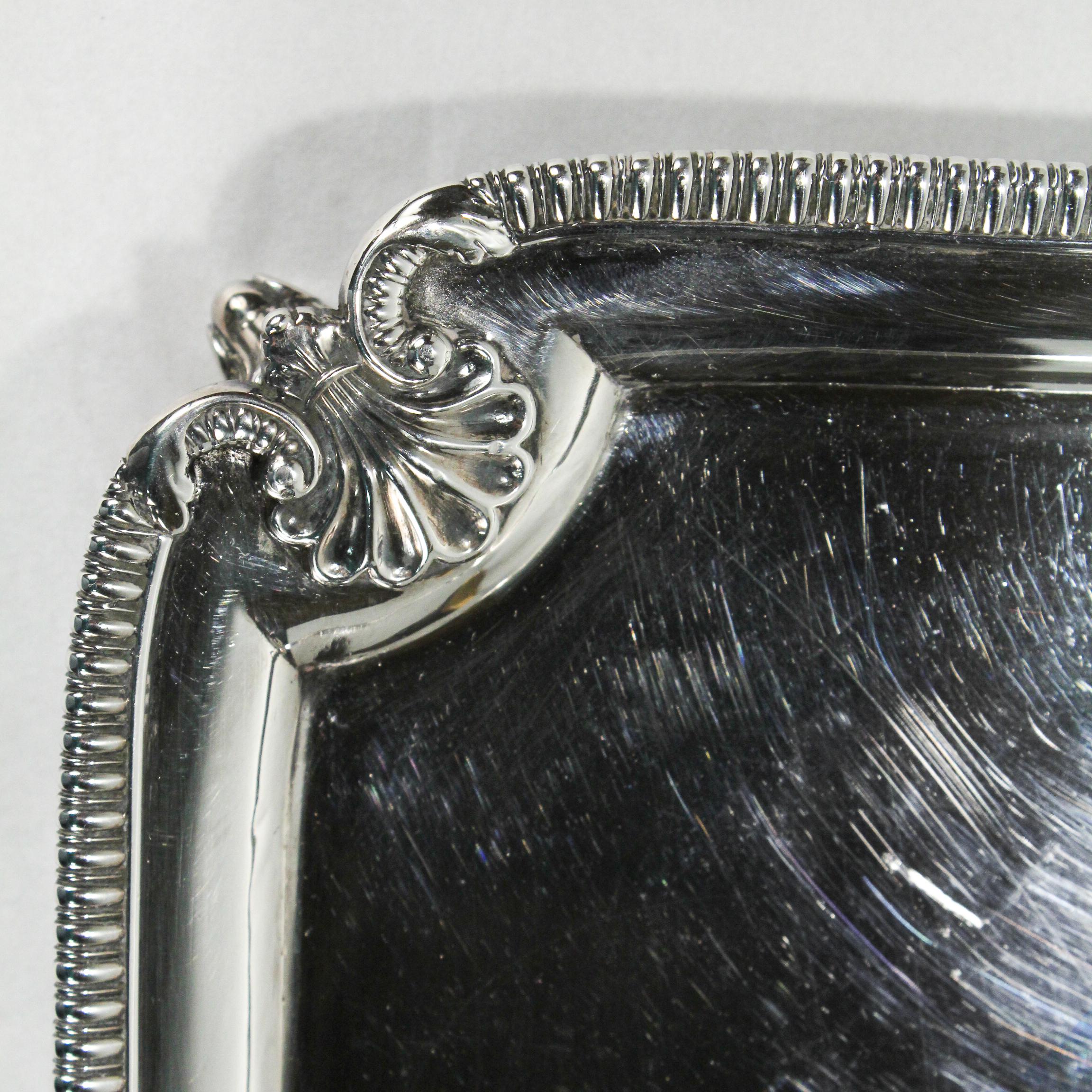 Antico Salver rettangolare in argento sterling Giorgio II di R & S Hennell in vendita 1