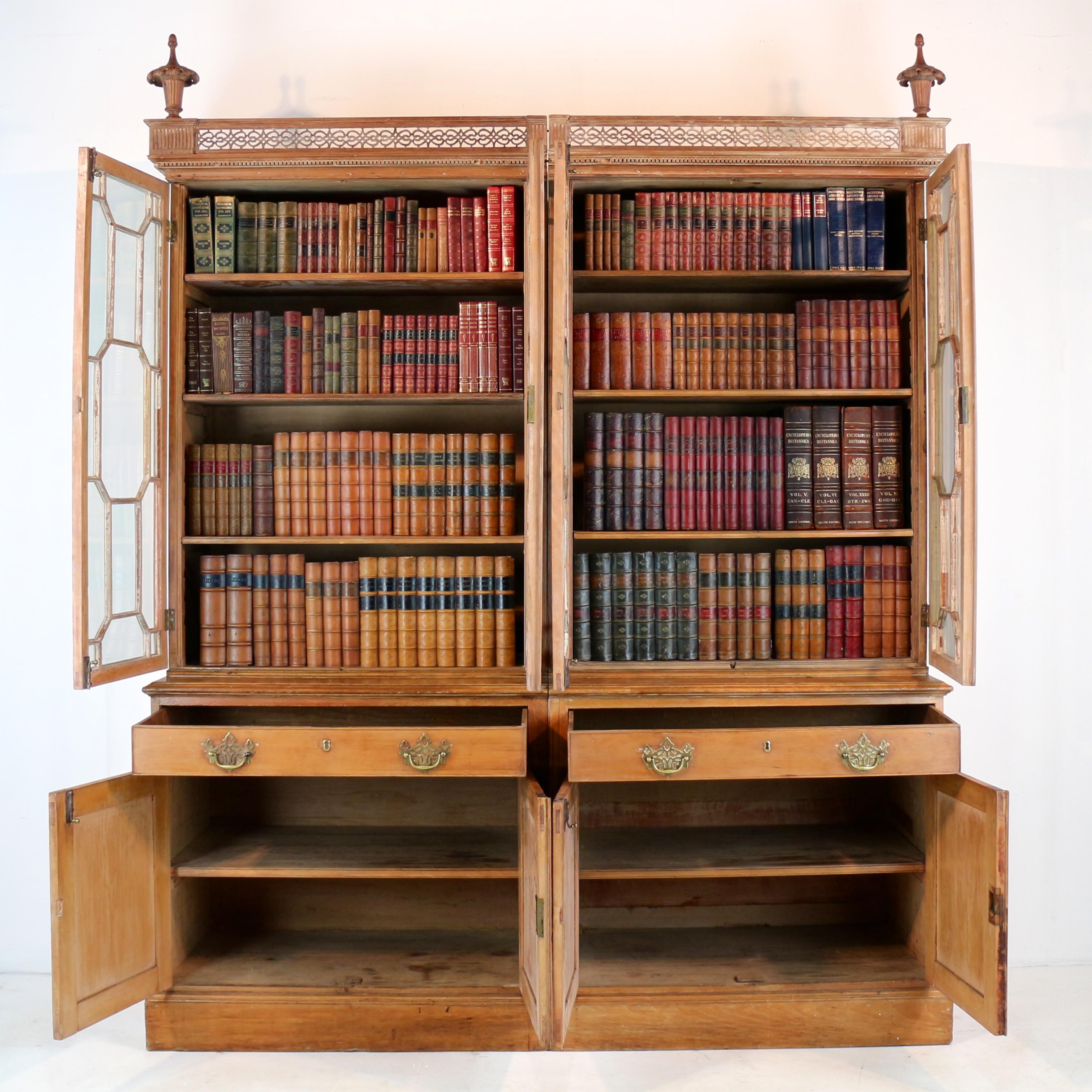 The English Country House Antiques English George III Chippendale Period Pine Country House Double Bookcase en vente 8