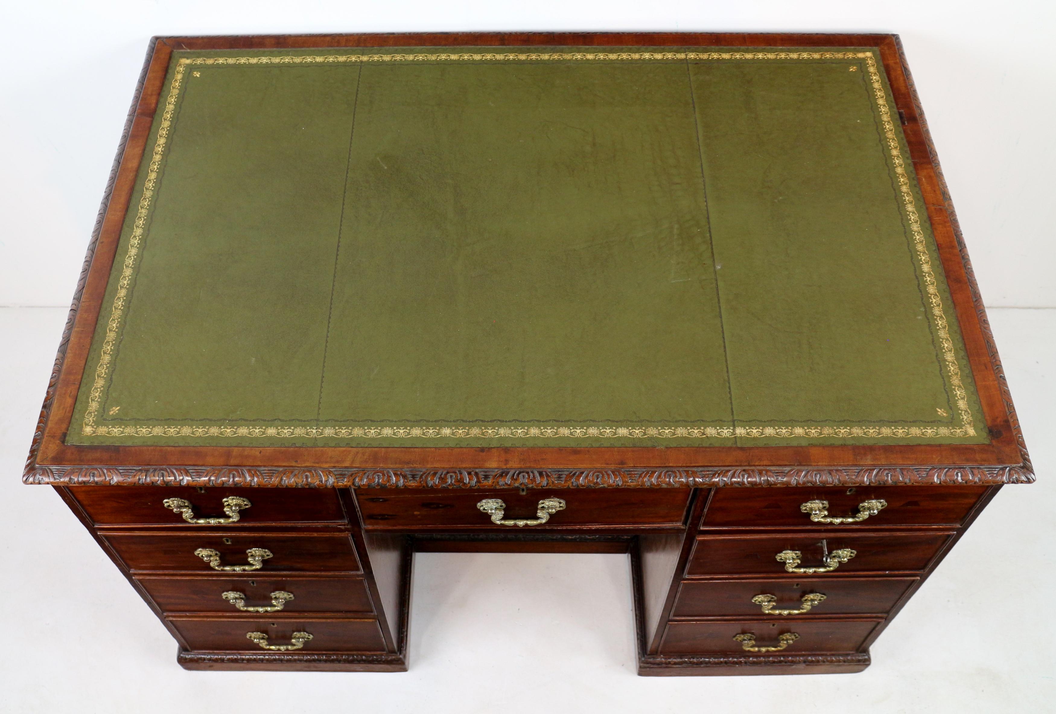 Antique English George III Chippendale Style Mahogany Library Desk im Angebot 2