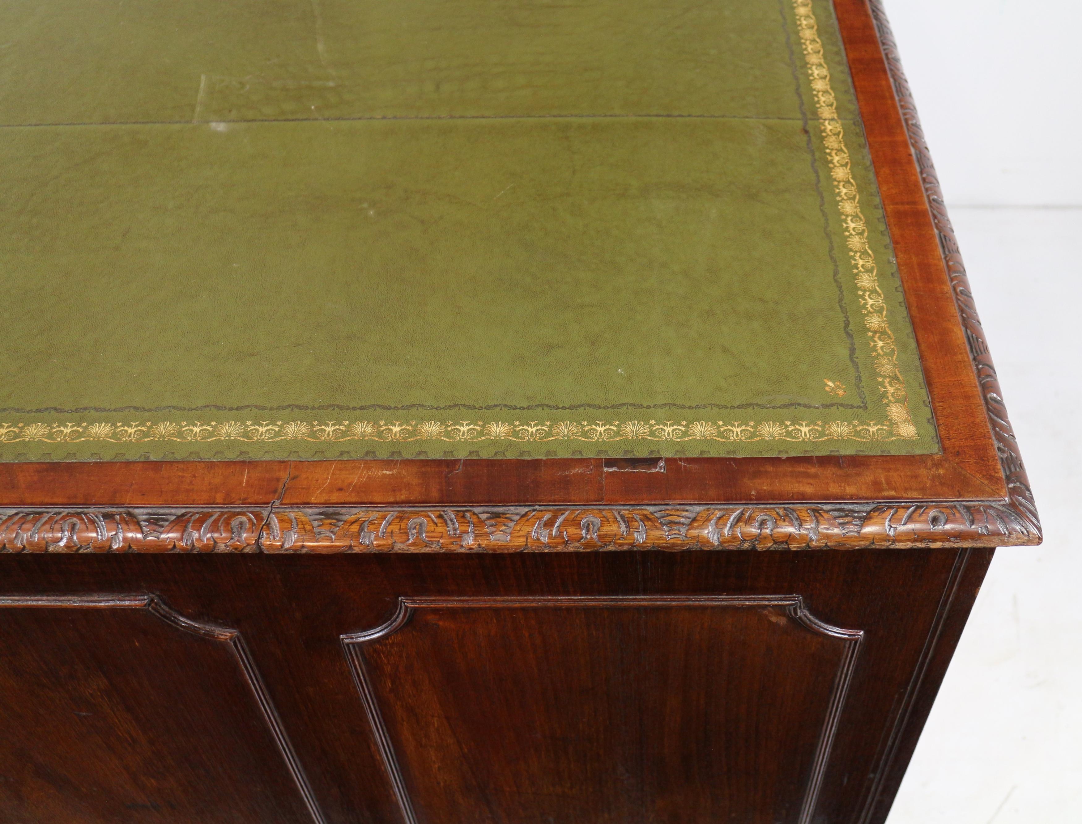 Antique English George III Chippendale Style Mahogany Library Desk im Angebot 3
