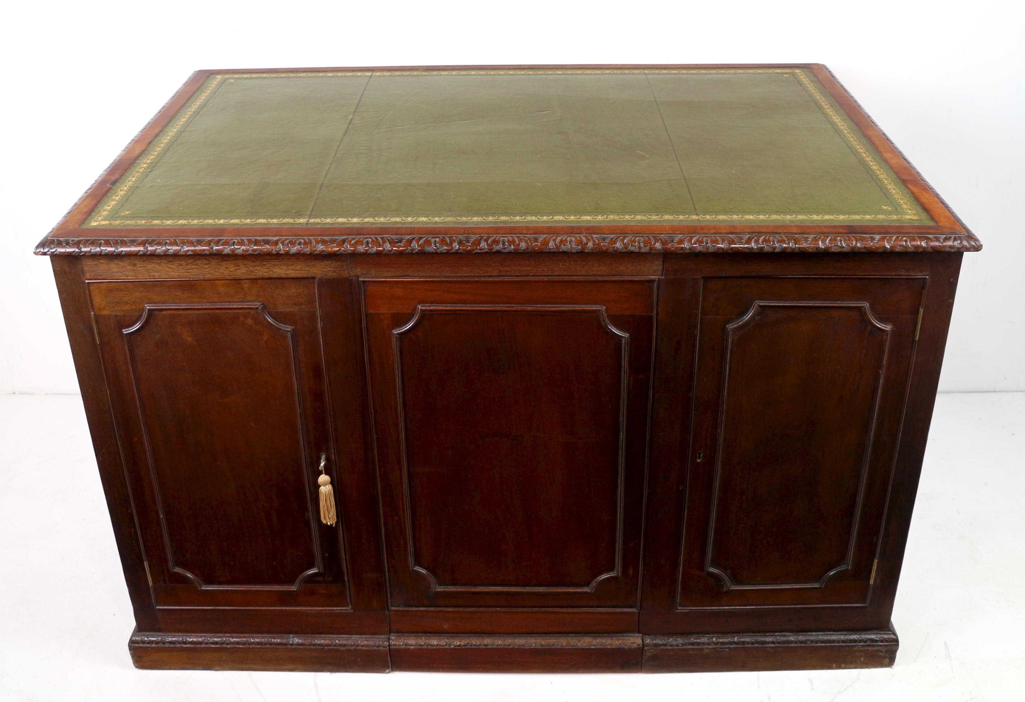 Antique English George III Chippendale Style Mahogany Library Desk im Angebot 5