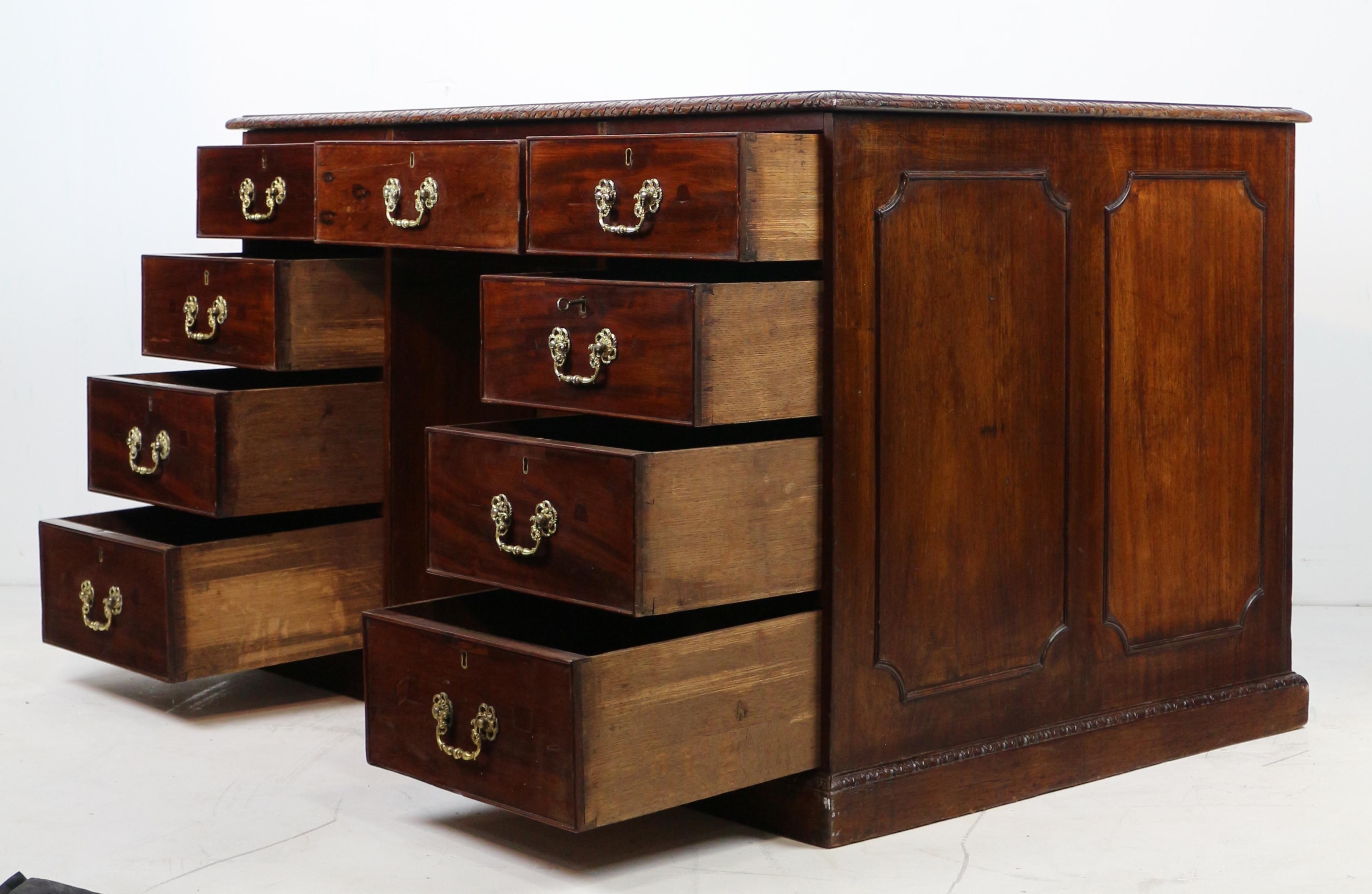 Antique English George III Chippendale Style Mahogany Library Desk im Angebot 10