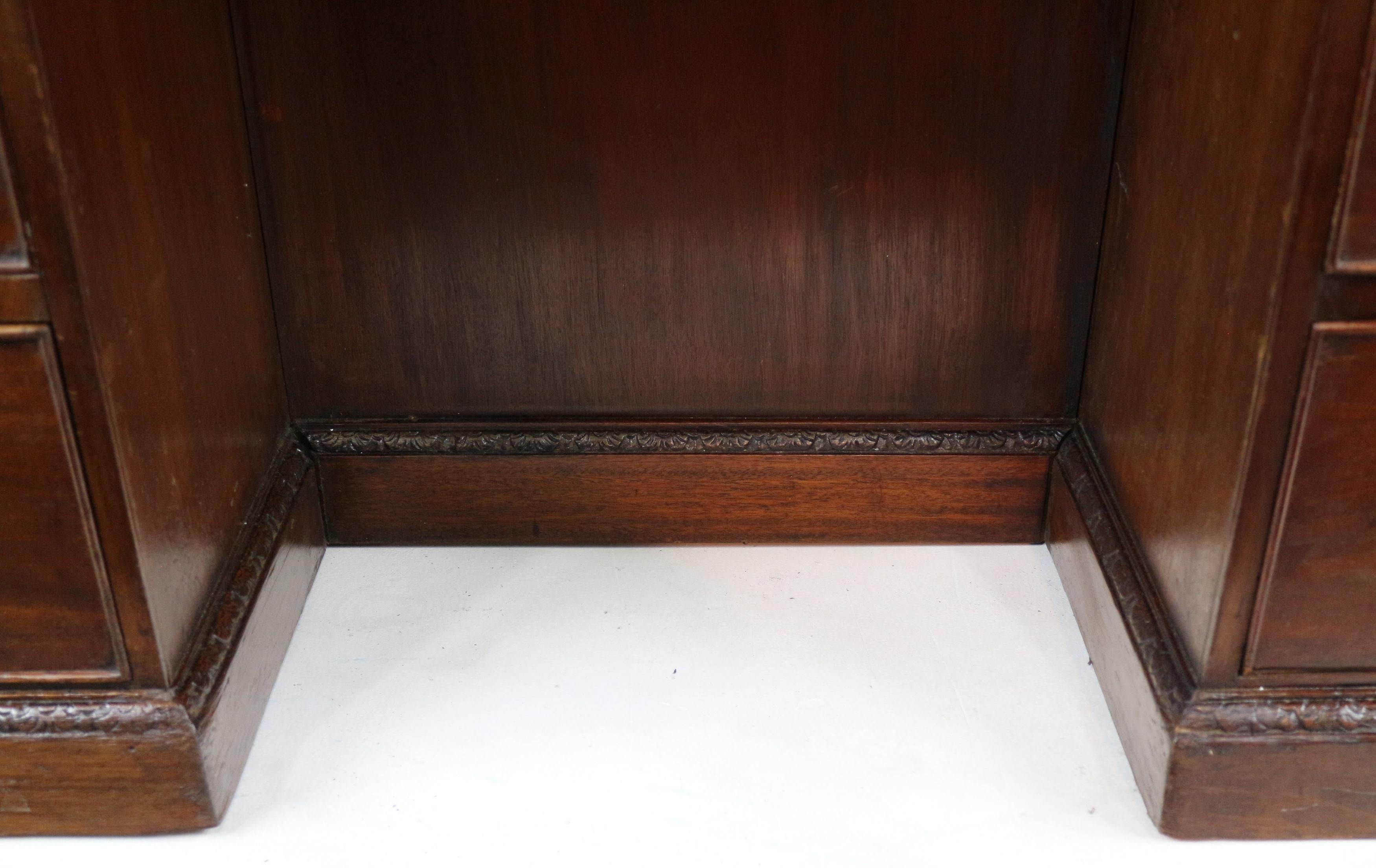 Antique English George III Chippendale Style Mahogany Library Desk (Messing) im Angebot