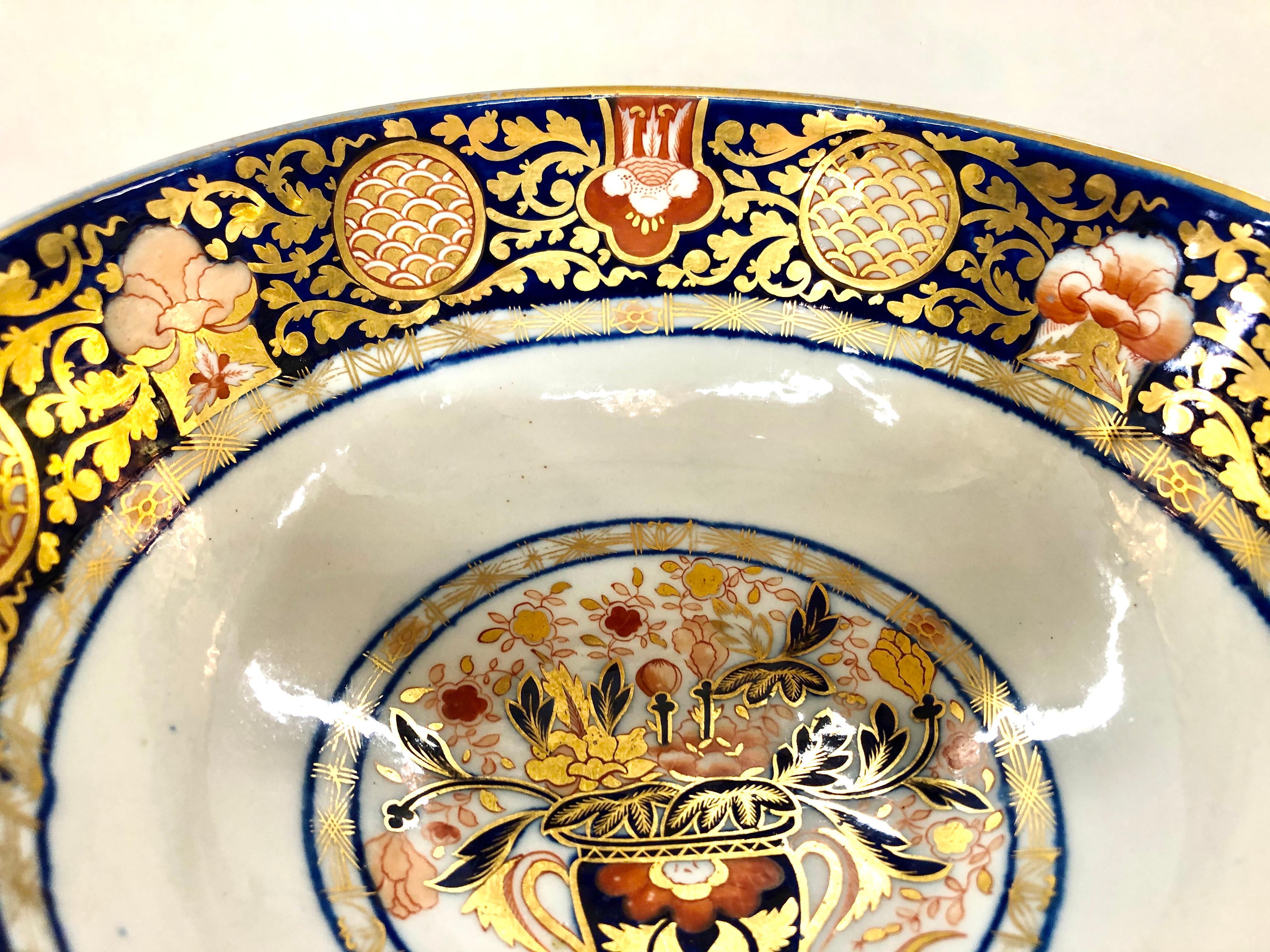 Antique English George III Hand Painted Imari Decor Bowl In Good Condition In Charleston, SC