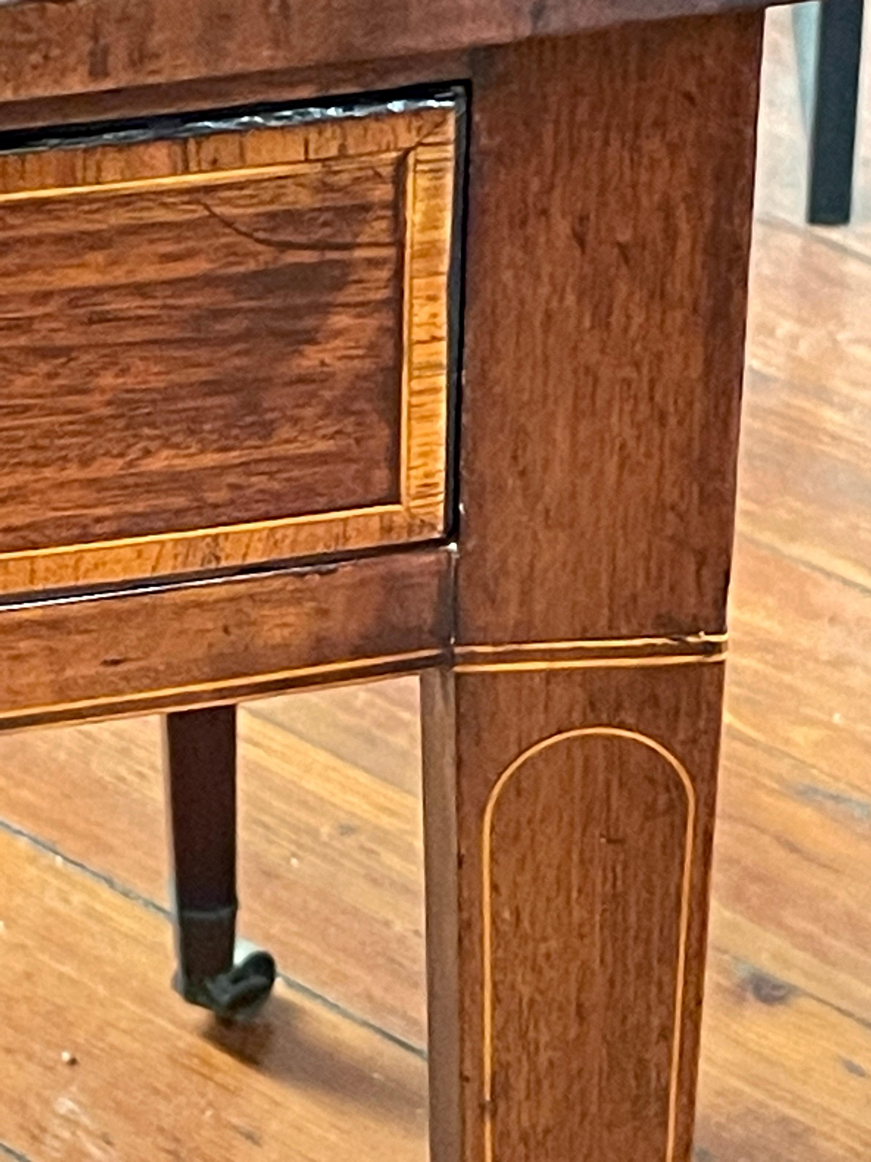 Antique English George III Inlaid Figured Mahogany Oval Drop-Leaf Pembroke Table 1