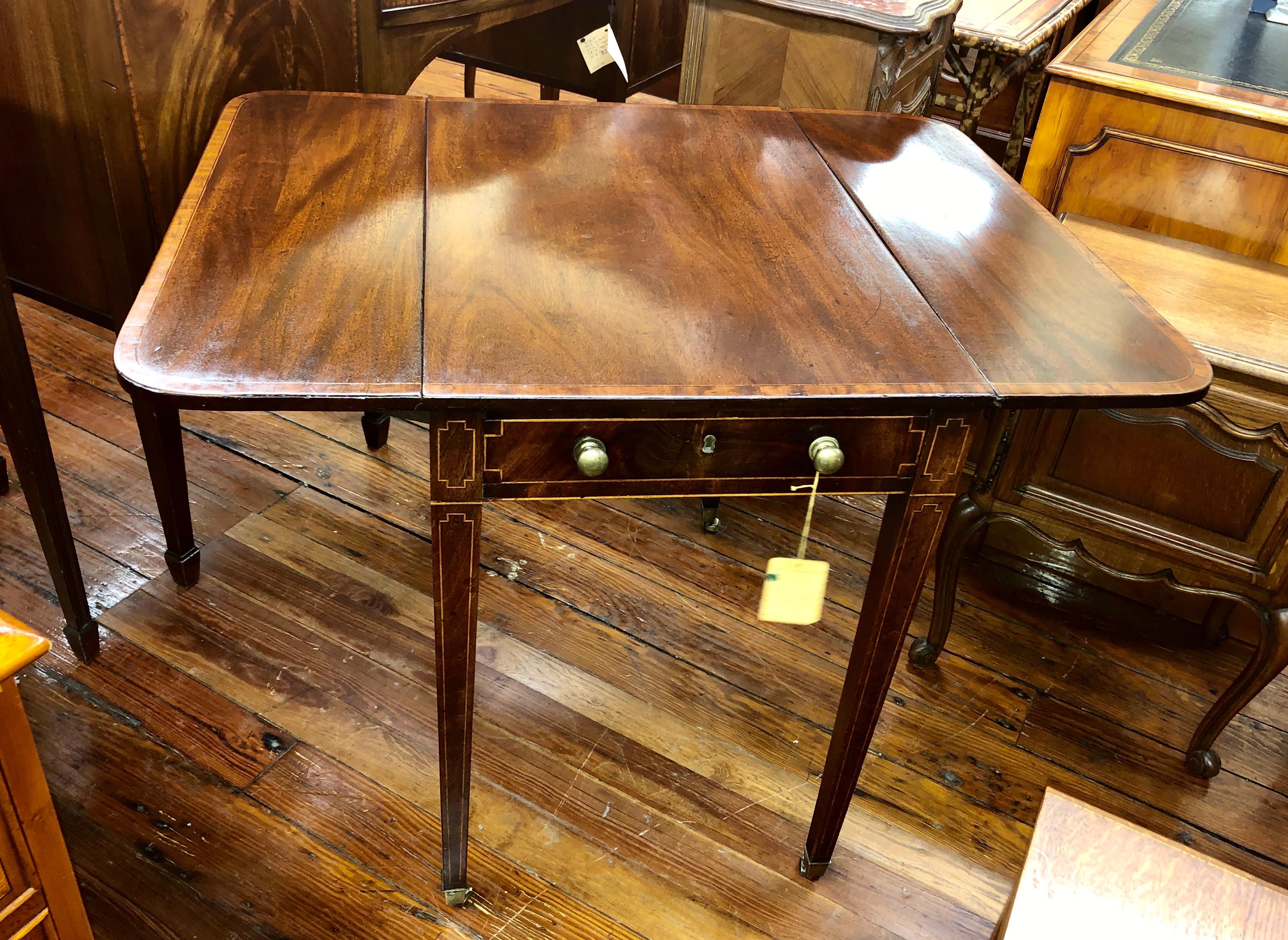 Antique English George III Inlaid mahogany drop-leaf Pembroke table with useful drop leaves. Wonderful as a chair side/sofa side table.

Measures: 20