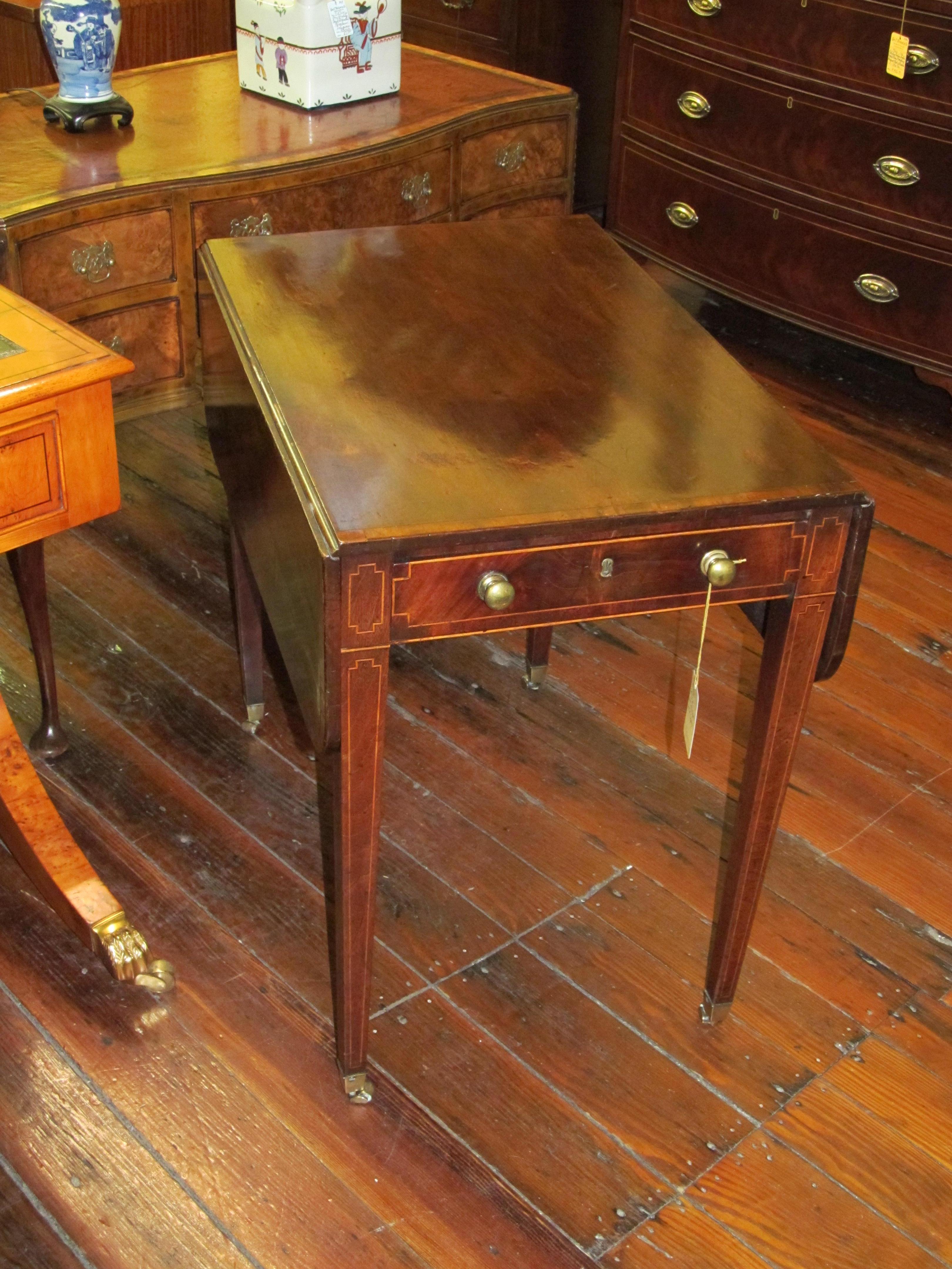 Antique English George III Inlaid Mahogany Drop-leaf Pembroke Table In Good Condition In Charleston, SC