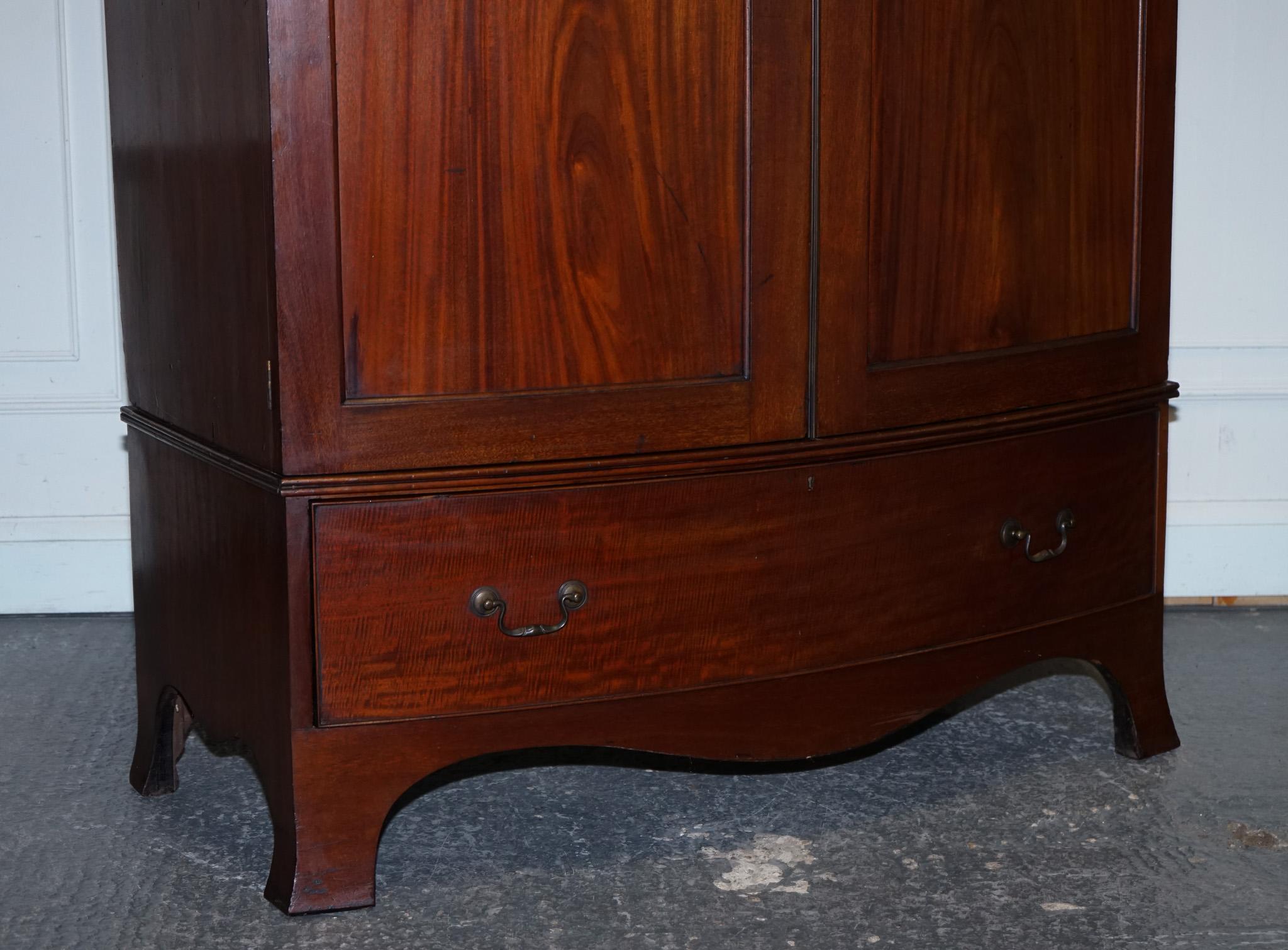 ANTIQUE ENGLISH GEORGE III LiNEN PRESS CONVERTED TO WARDROBE (Handgefertigt) im Angebot