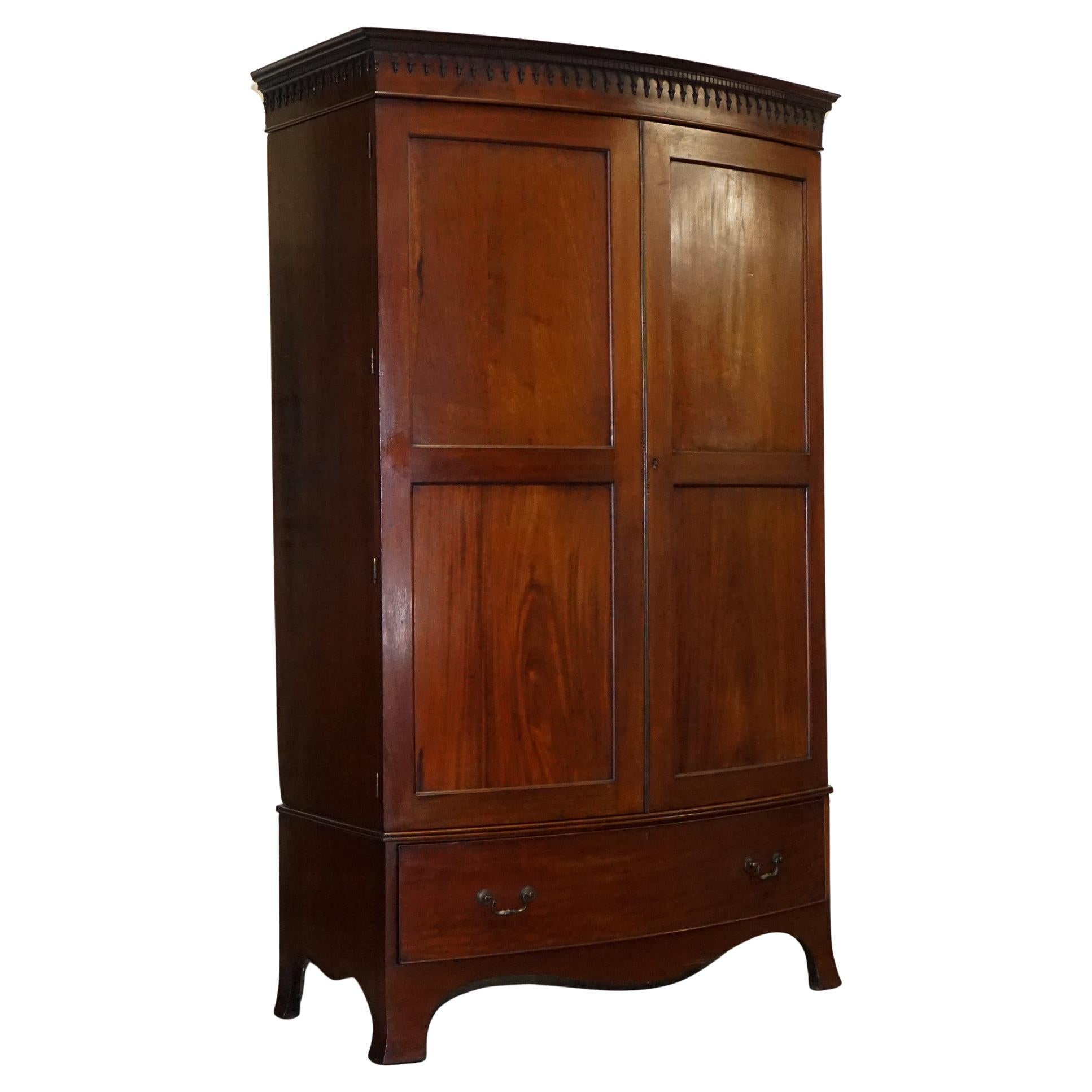 ANTIQUE ENGLISH GEORGE III LiNEN PRESS CONVERTED TO WARDROBE im Angebot