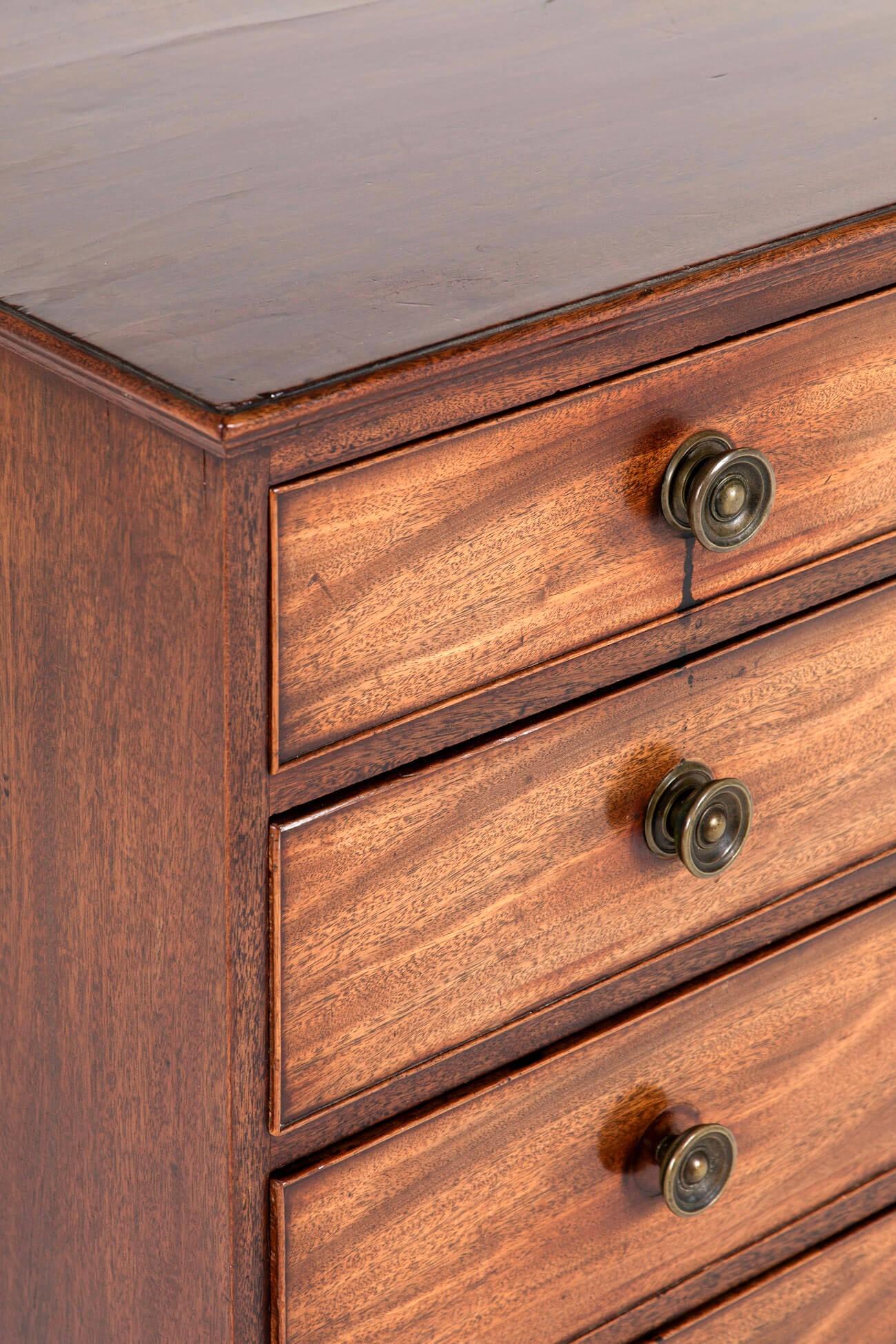 Antique English George III Mahogany Chest of Drawers For Sale 3