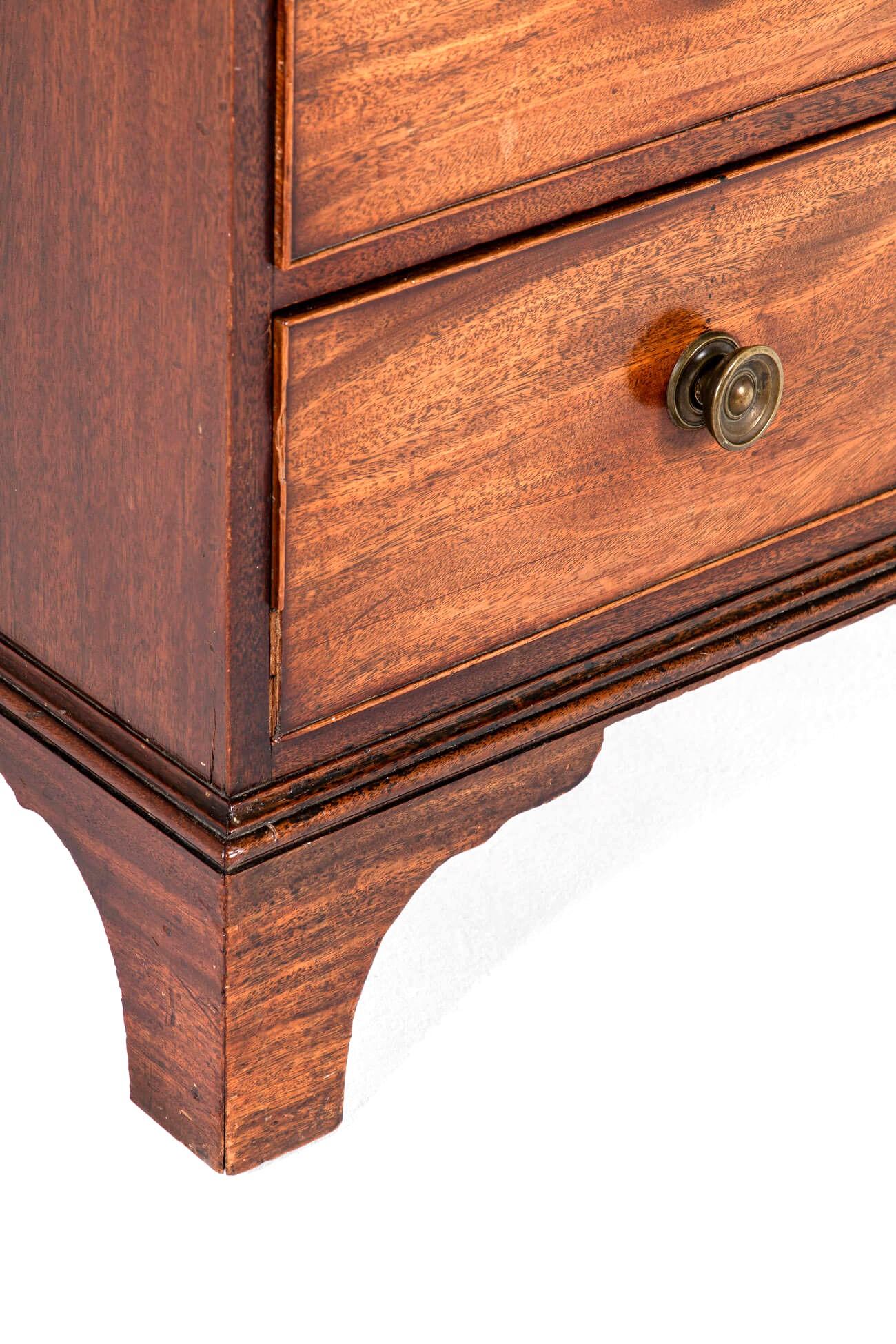 Antique English George III Mahogany Chest of Drawers For Sale 4