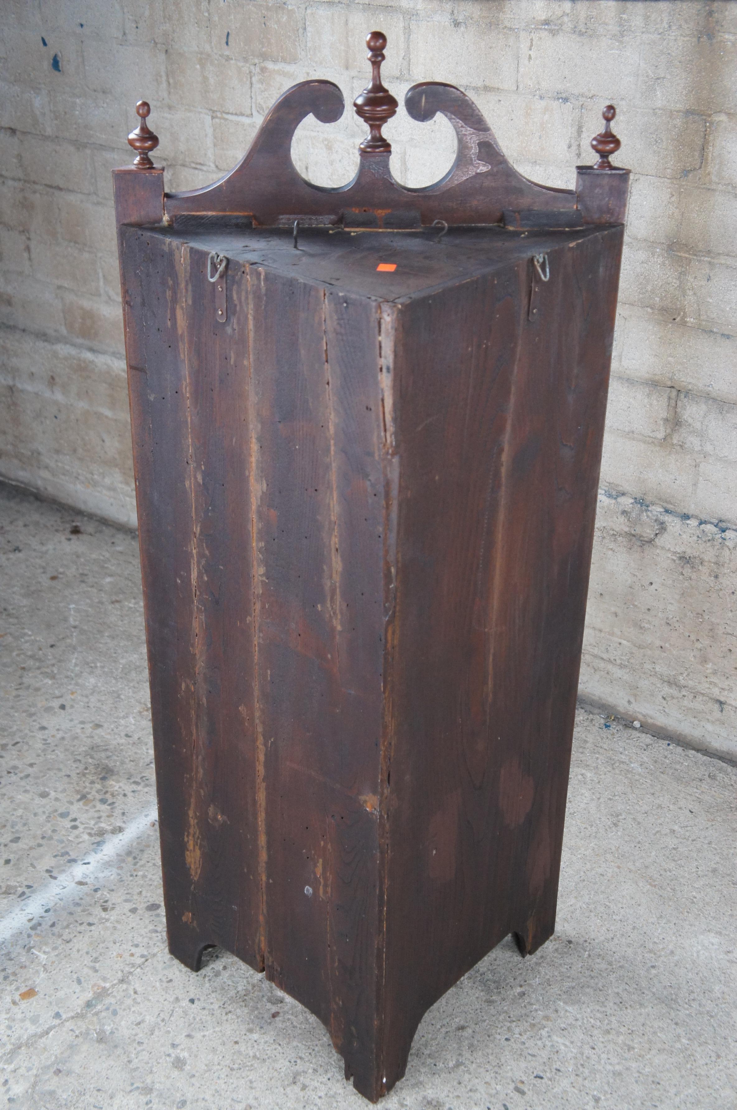 Antique English George III Mahogany Inlaid Wall Hanging Corner Cabinet Cupboard en vente 7