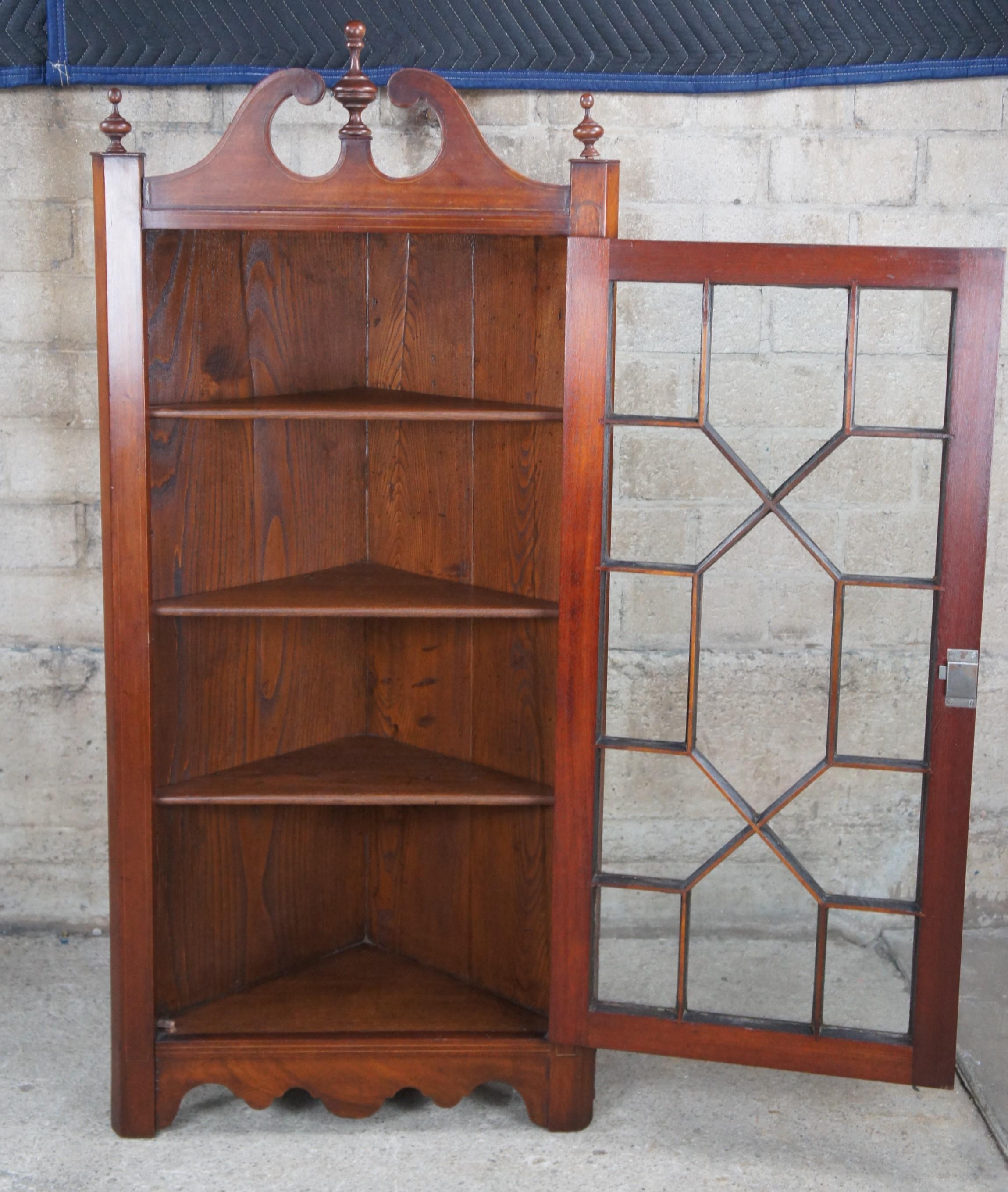 Antique English George III Mahogany Inlaid Wall Hanging Corner Cabinet Cupboard In Good Condition For Sale In Dayton, OH