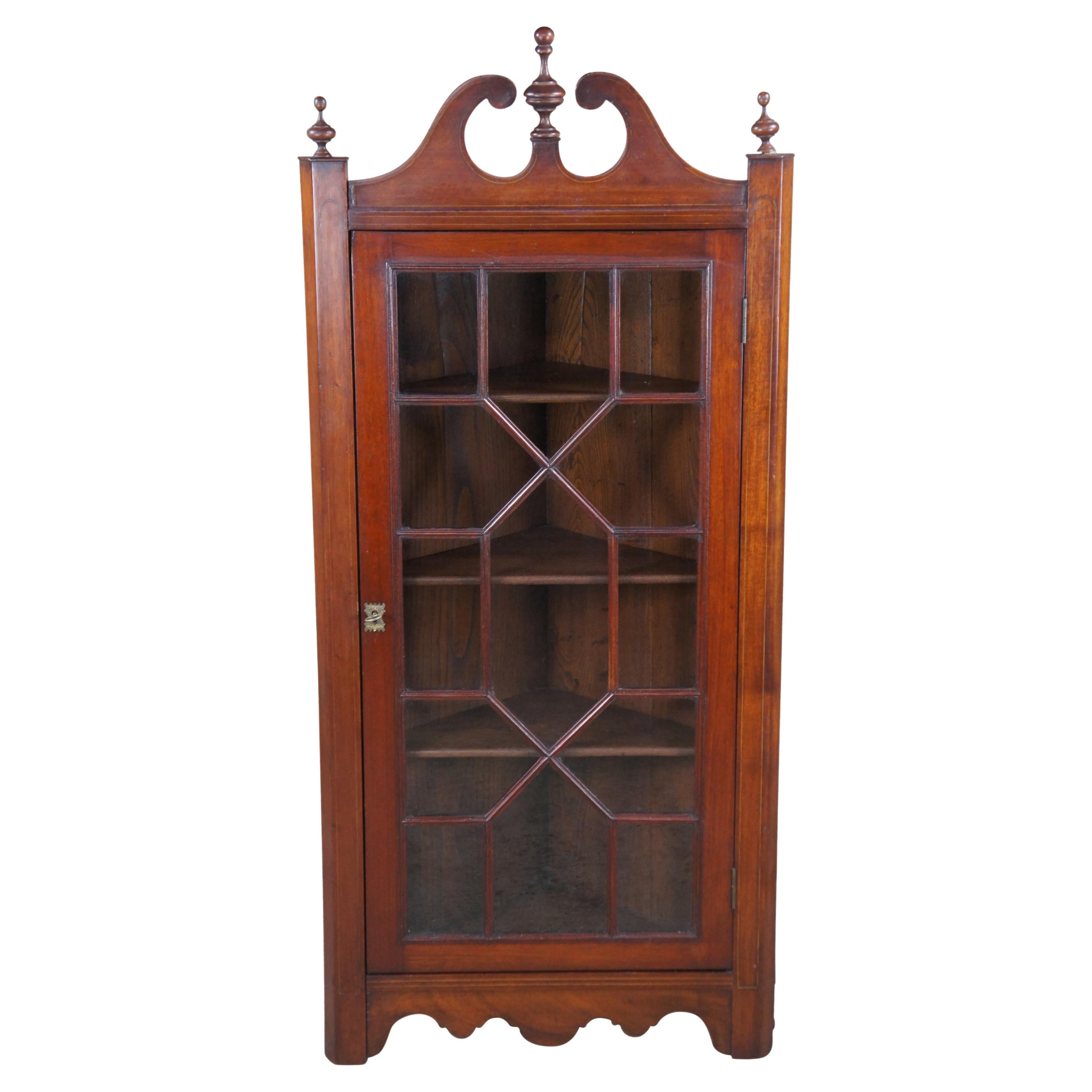 Antique English George III Mahogany Inlaid Wall Hanging Corner Cabinet Cupboard en vente