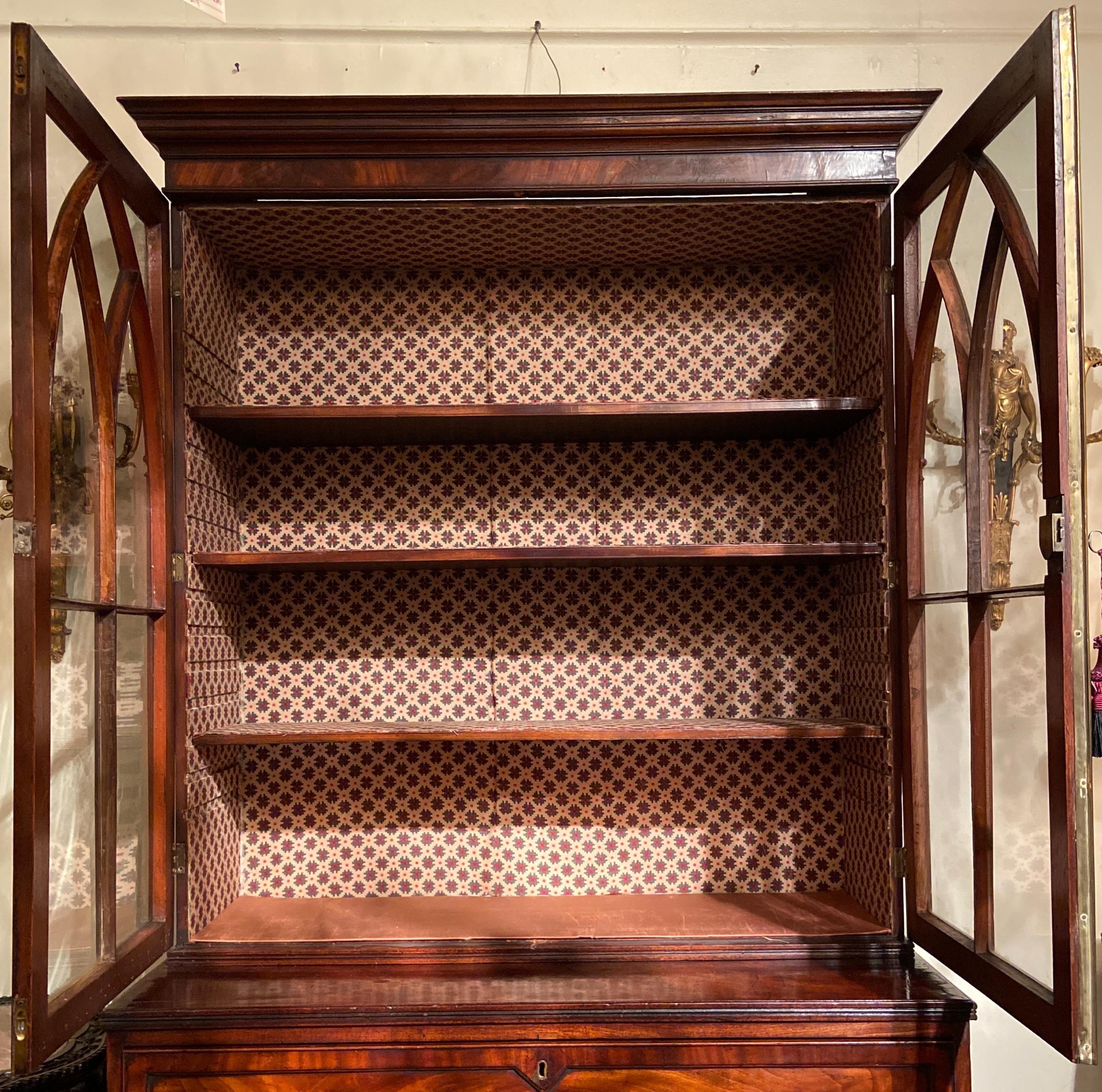 Antique English George III Mahogany Secretary Bookcase, Circa 1790-1820 In Good Condition In New Orleans, LA