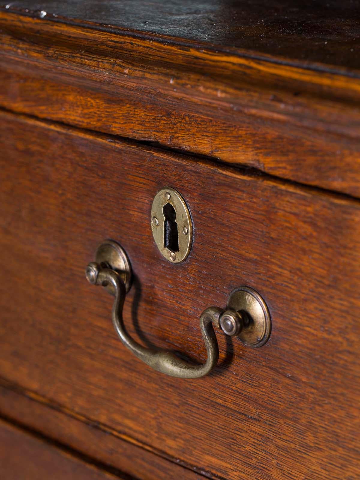 Antique English George III Oak Chest of Drawers, England, circa 1830 In Excellent Condition In Houston, TX