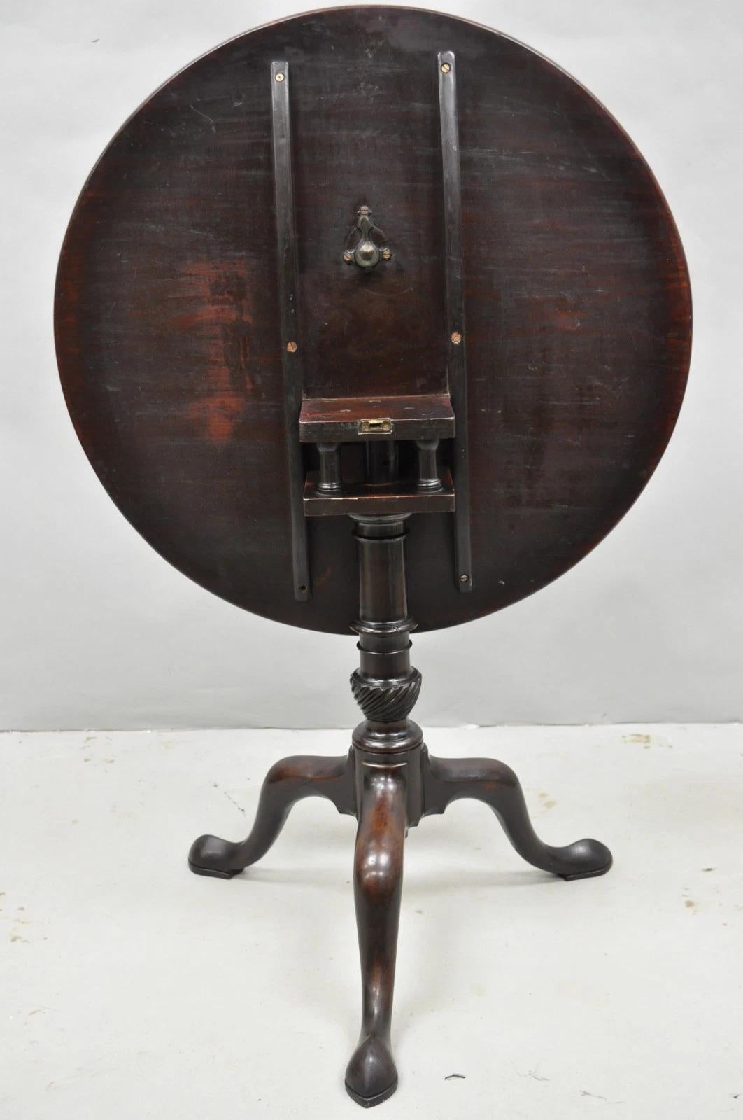 Ancienne table à thé ronde à plateau basculant en acajou de style Queen Anne (George III) en vente 7