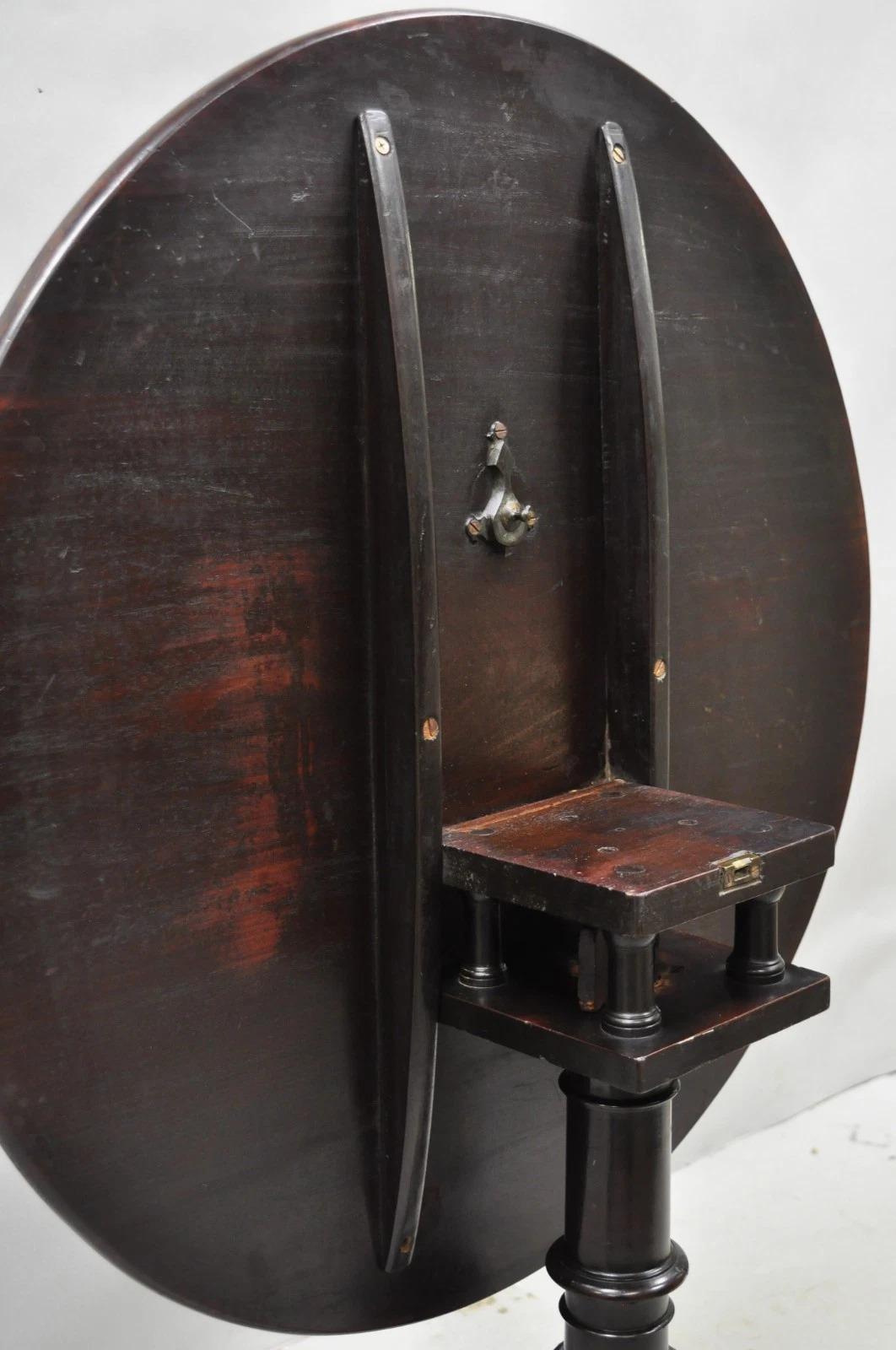 Ancienne table à thé ronde à plateau basculant en acajou de style Queen Anne (George III) en vente 8