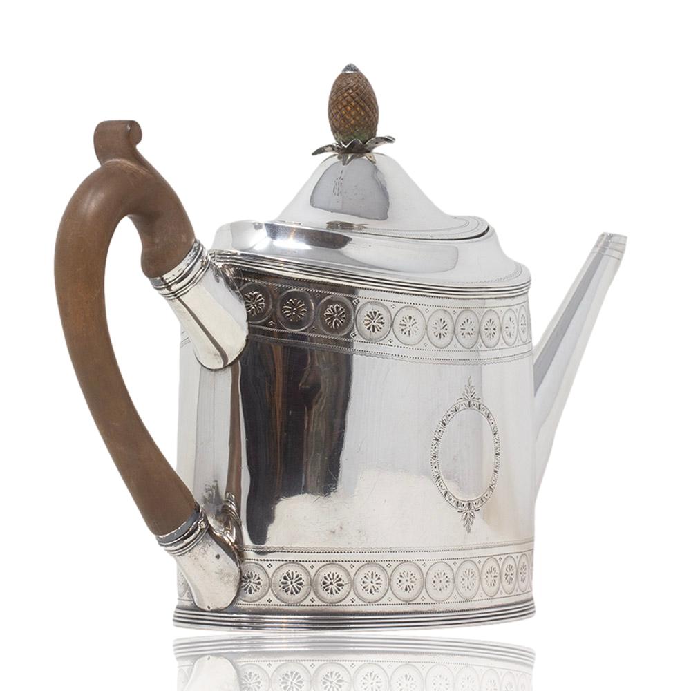 Antigua tetera inglesa de plata Jorge III de Peter and Ann Bateman en venta 3