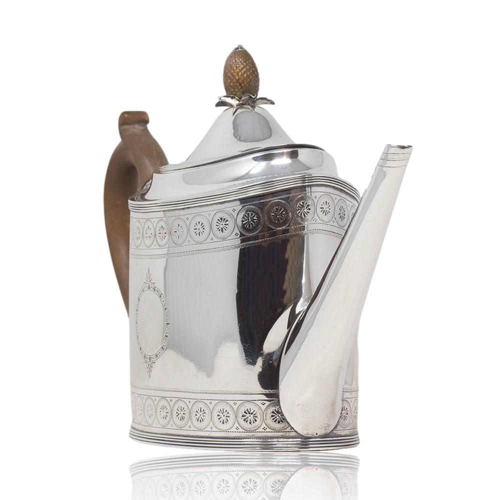 Antigua tetera inglesa de plata Jorge III de Peter and Ann Bateman Tallado a mano en venta