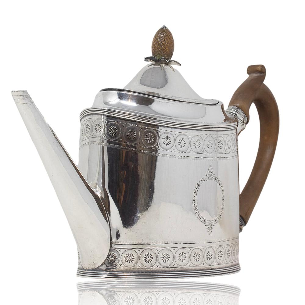 Antigua tetera inglesa de plata Jorge III de Peter and Ann Bateman siglo XVIII en venta