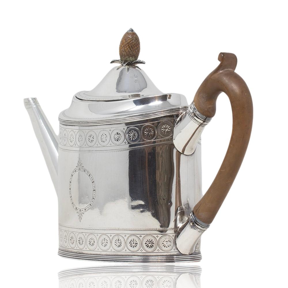 Antigua tetera inglesa de plata Jorge III de Peter and Ann Bateman en venta 1