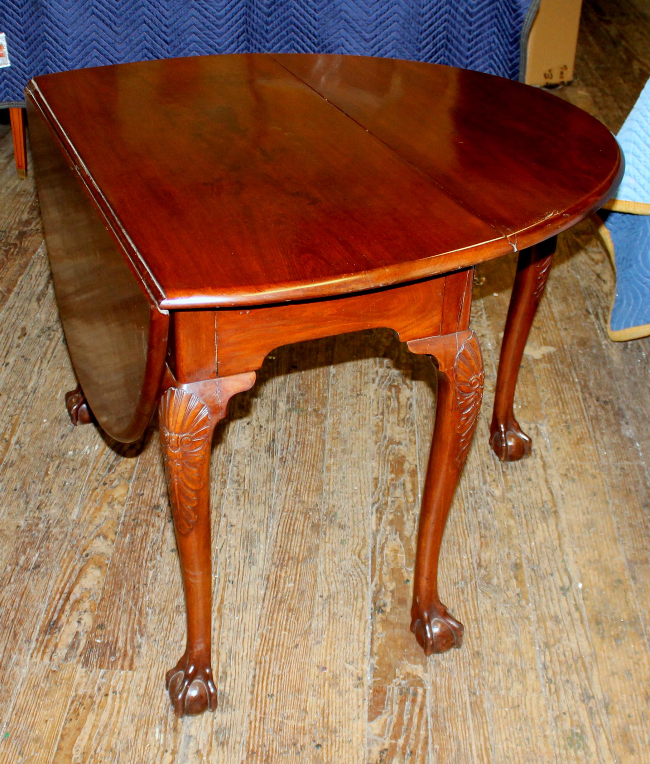 Antique English George III Solid Mahogany Chippendale Style Drop-Leaf Table In Good Condition In Charleston, SC