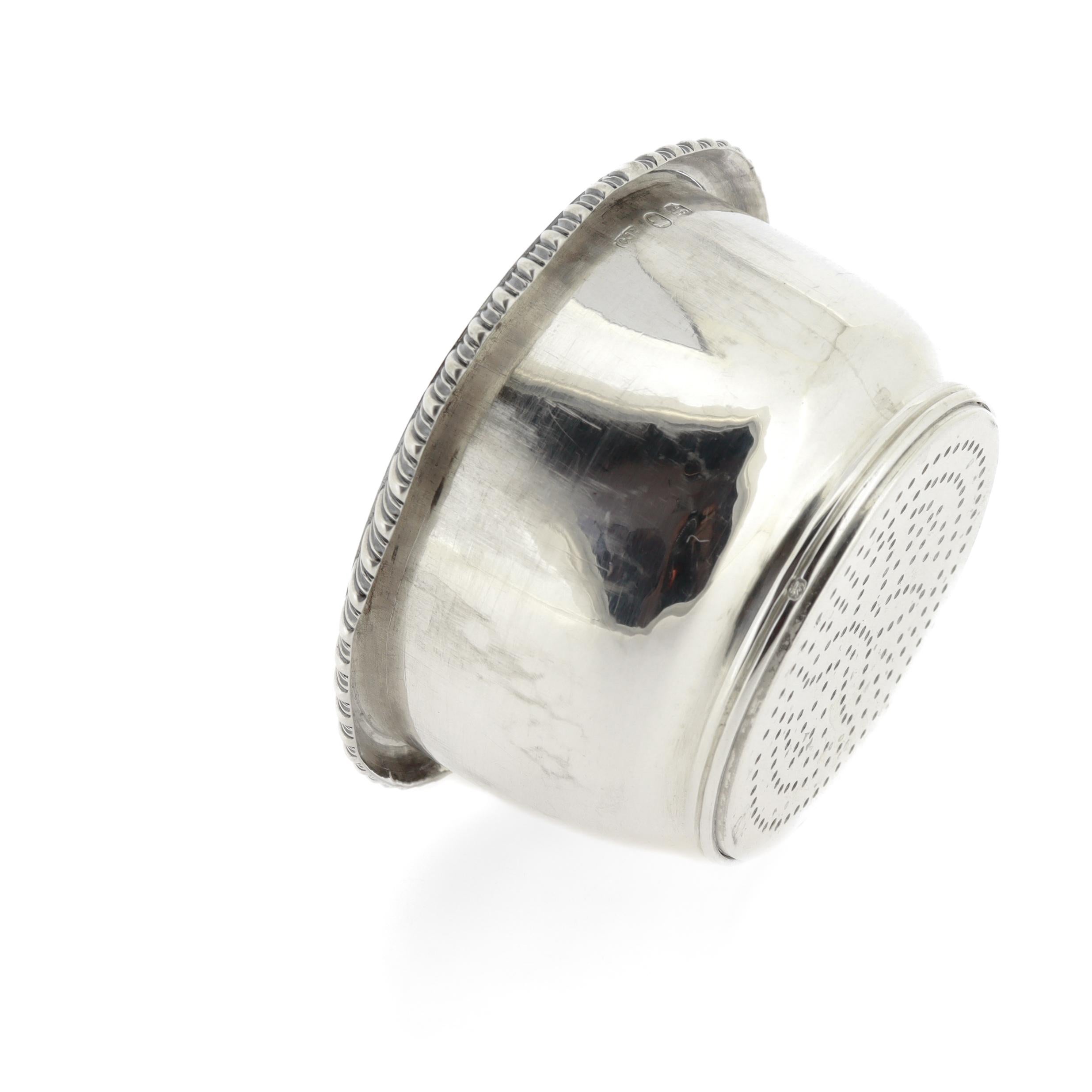Antico imbuto da vino in argento sterling di George III di Charles Price, 1820 in vendita 13