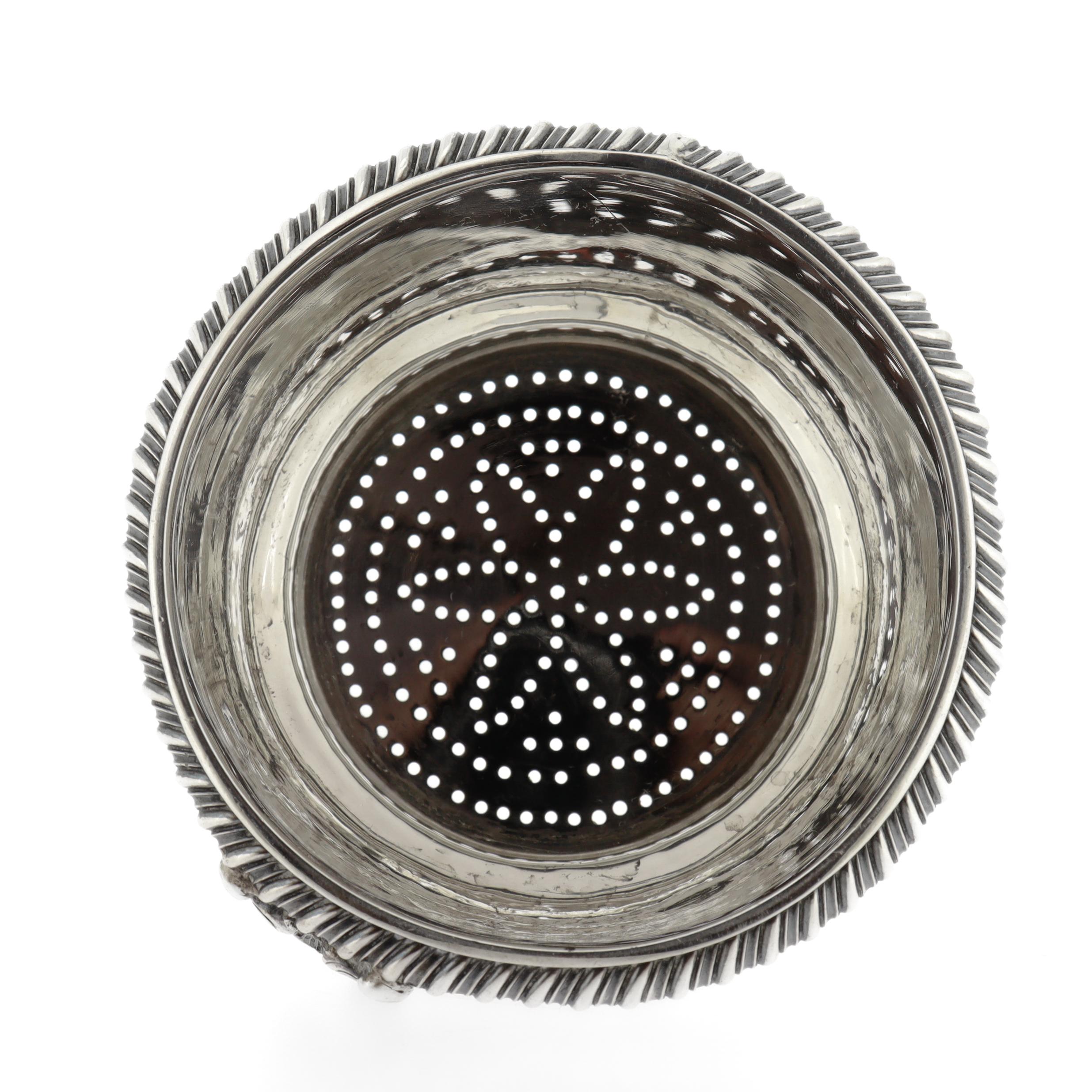 Antico imbuto da vino in argento sterling di George III di Charles Price, 1820 in vendita 14