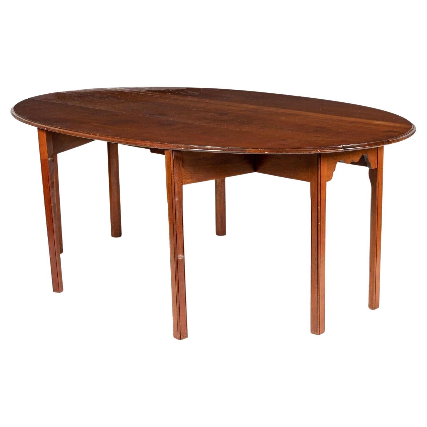 Antique English George III Style Mahogany Wake Drop Leaf Table from early 20th century.

Dimensions
29 1/2