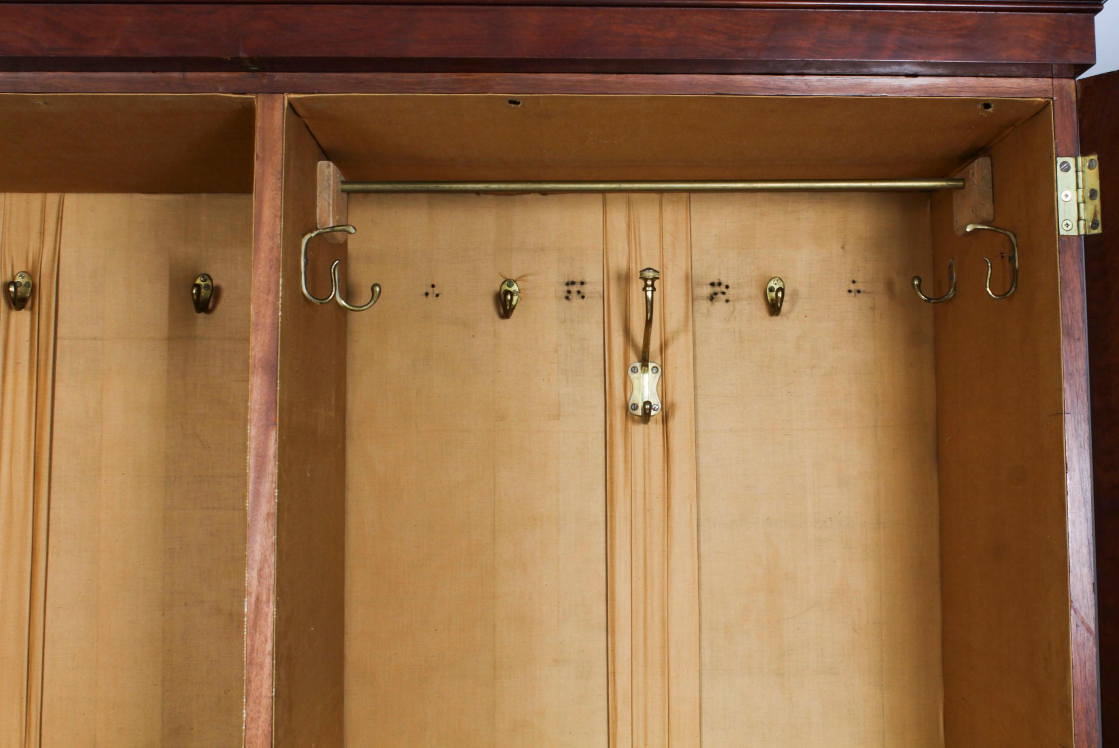Antique English George IV Flame Mahogany Wardrobe 19th Century For Sale 6
