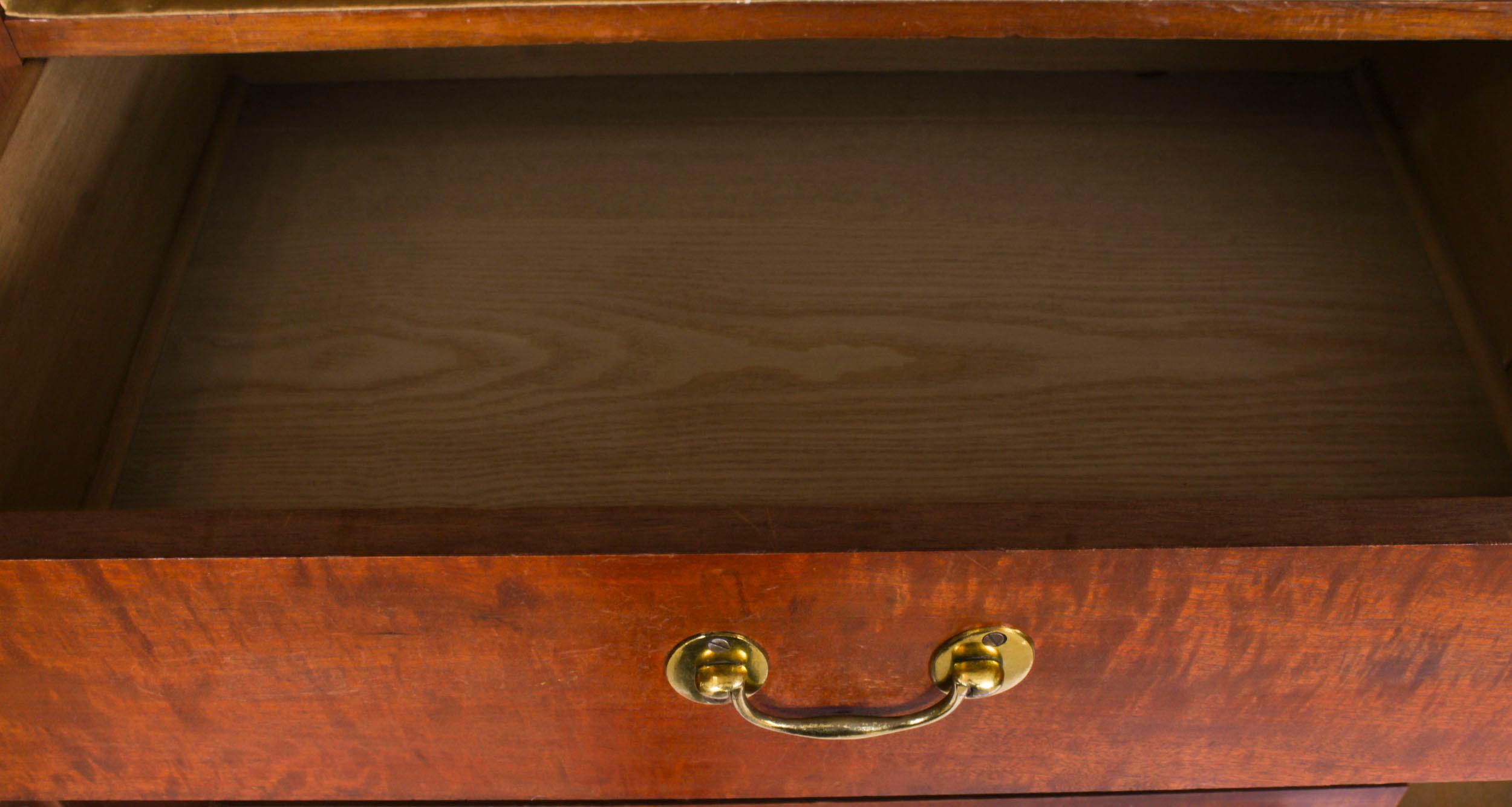 Antique English George IV Flame Mahogany Wardrobe 19th Century For Sale 8