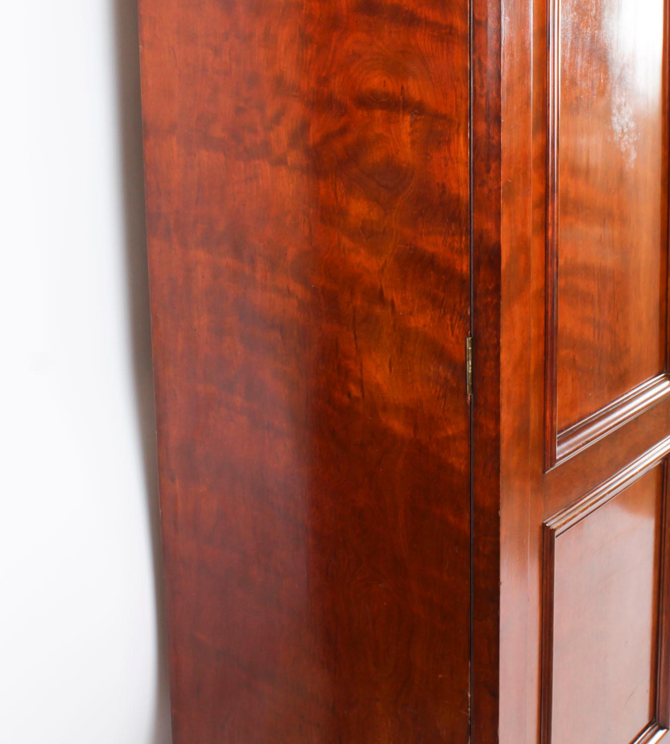 Antique English George IV Flame Mahogany Wardrobe 19th Century For Sale 11