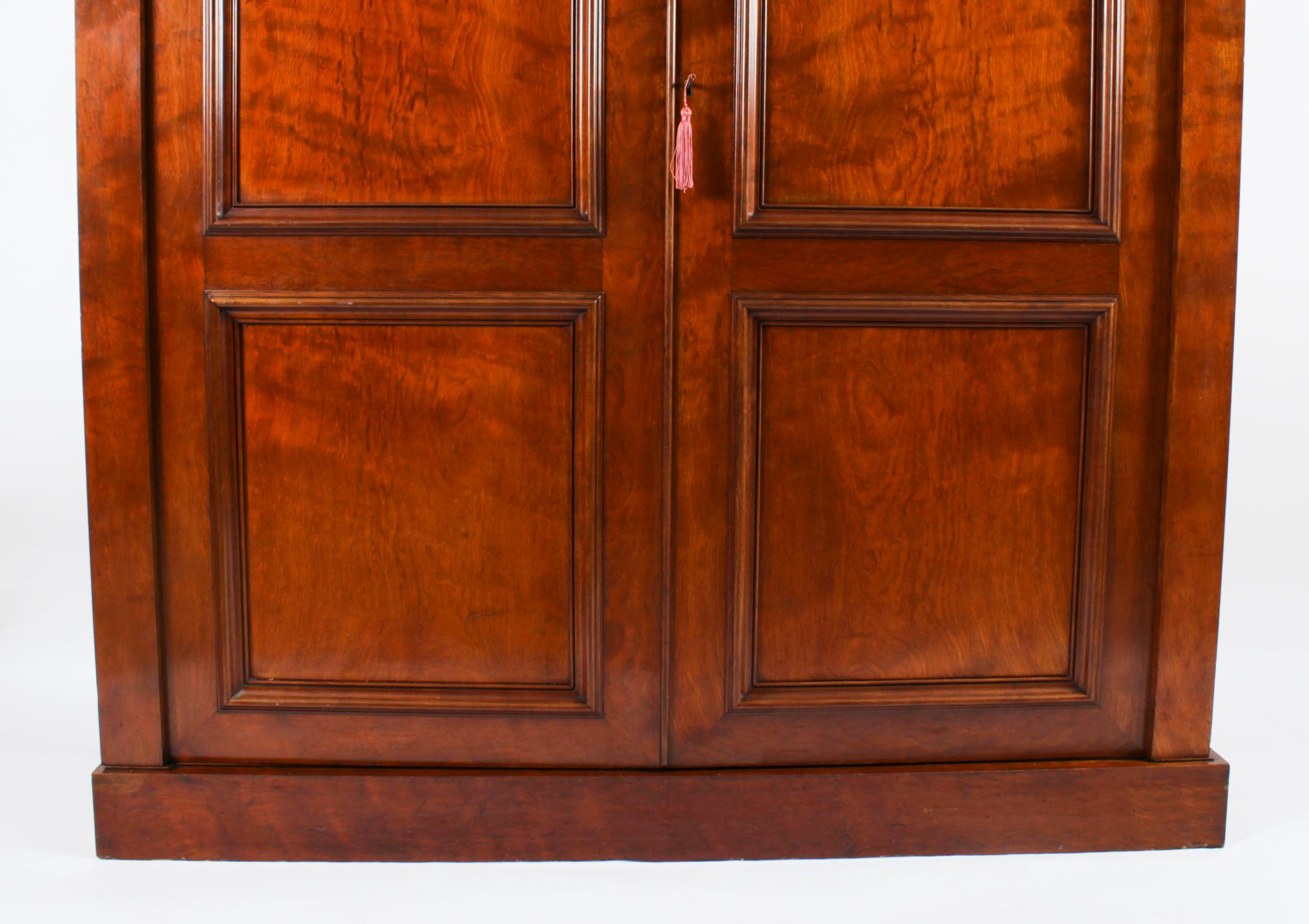 Antique English George IV Flame Mahogany Wardrobe 19th Century For Sale 1