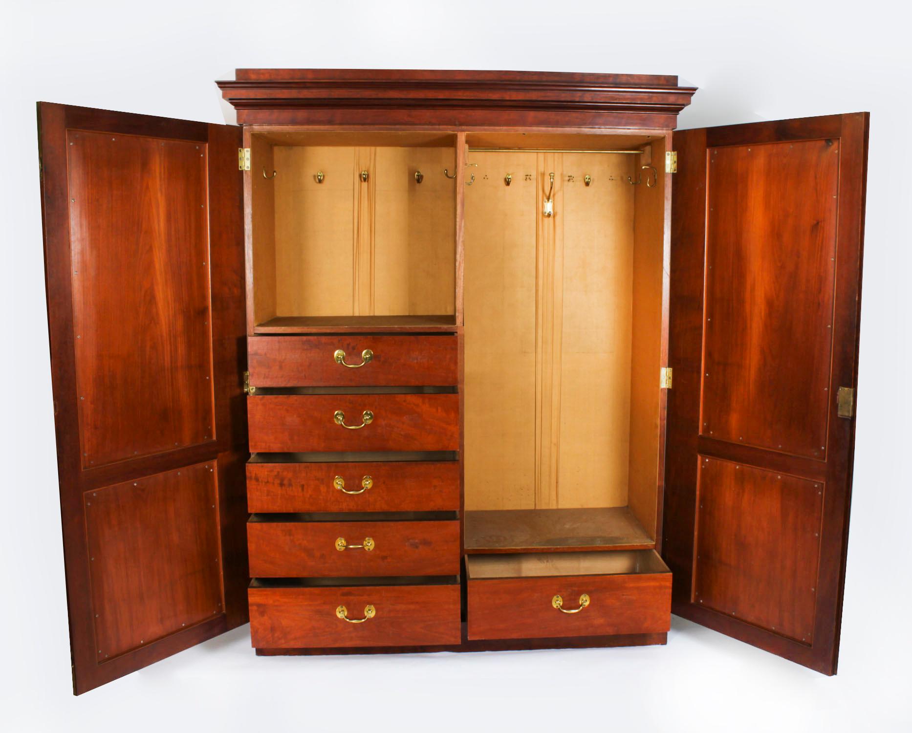 Antique English George IV Flame Mahogany Wardrobe 19th Century For Sale 4