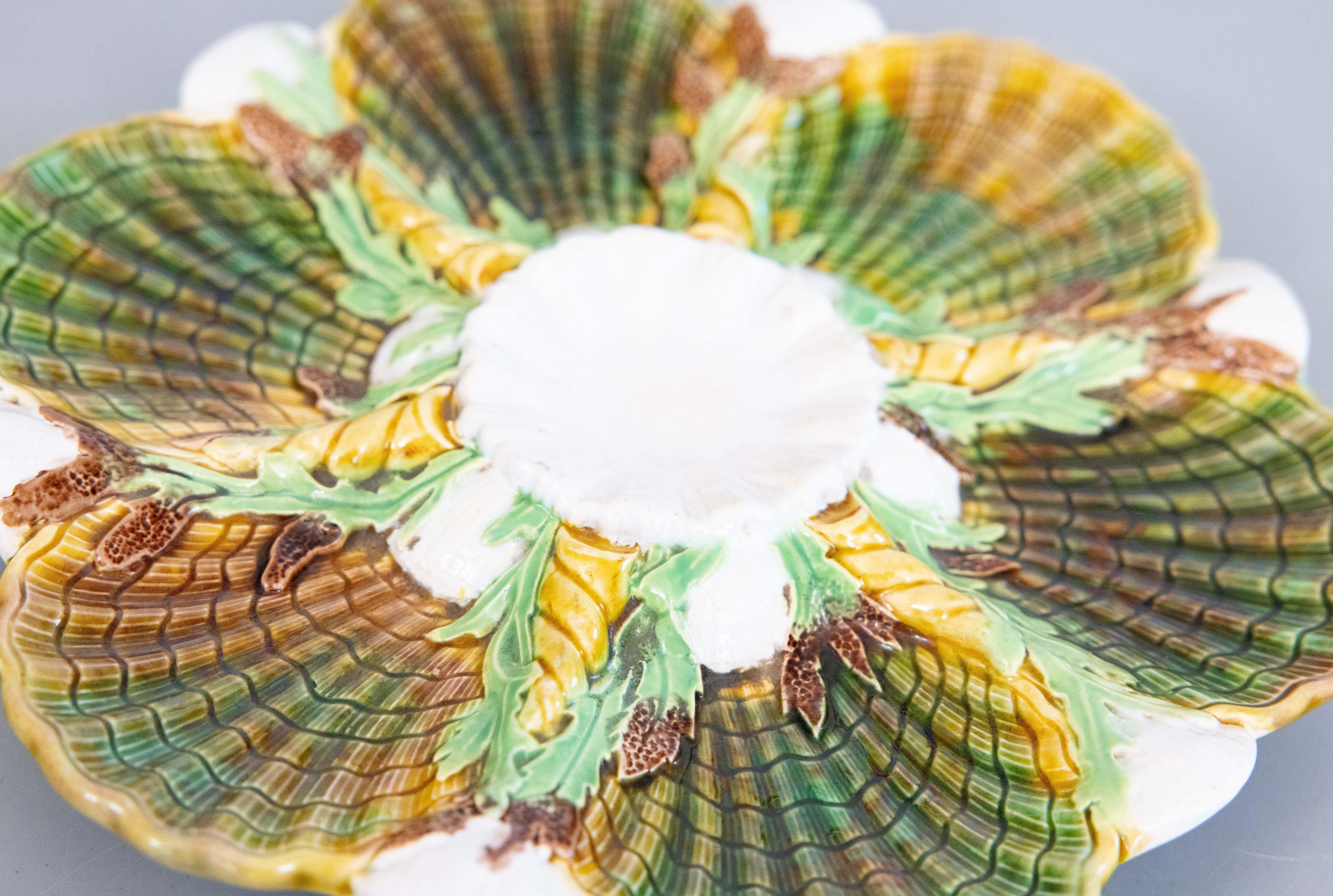 Antique English George Jones Majolica Seaweed Oyster Plate, Dated 1878 In Good Condition For Sale In Pearland, TX
