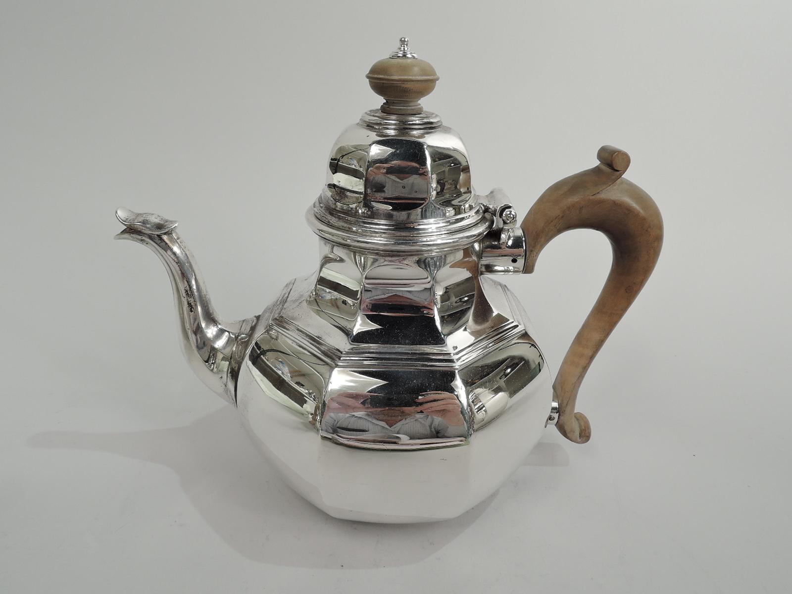 Antique English Georgian Britannia Silver Coffee & Tea Set In Good Condition In New York, NY