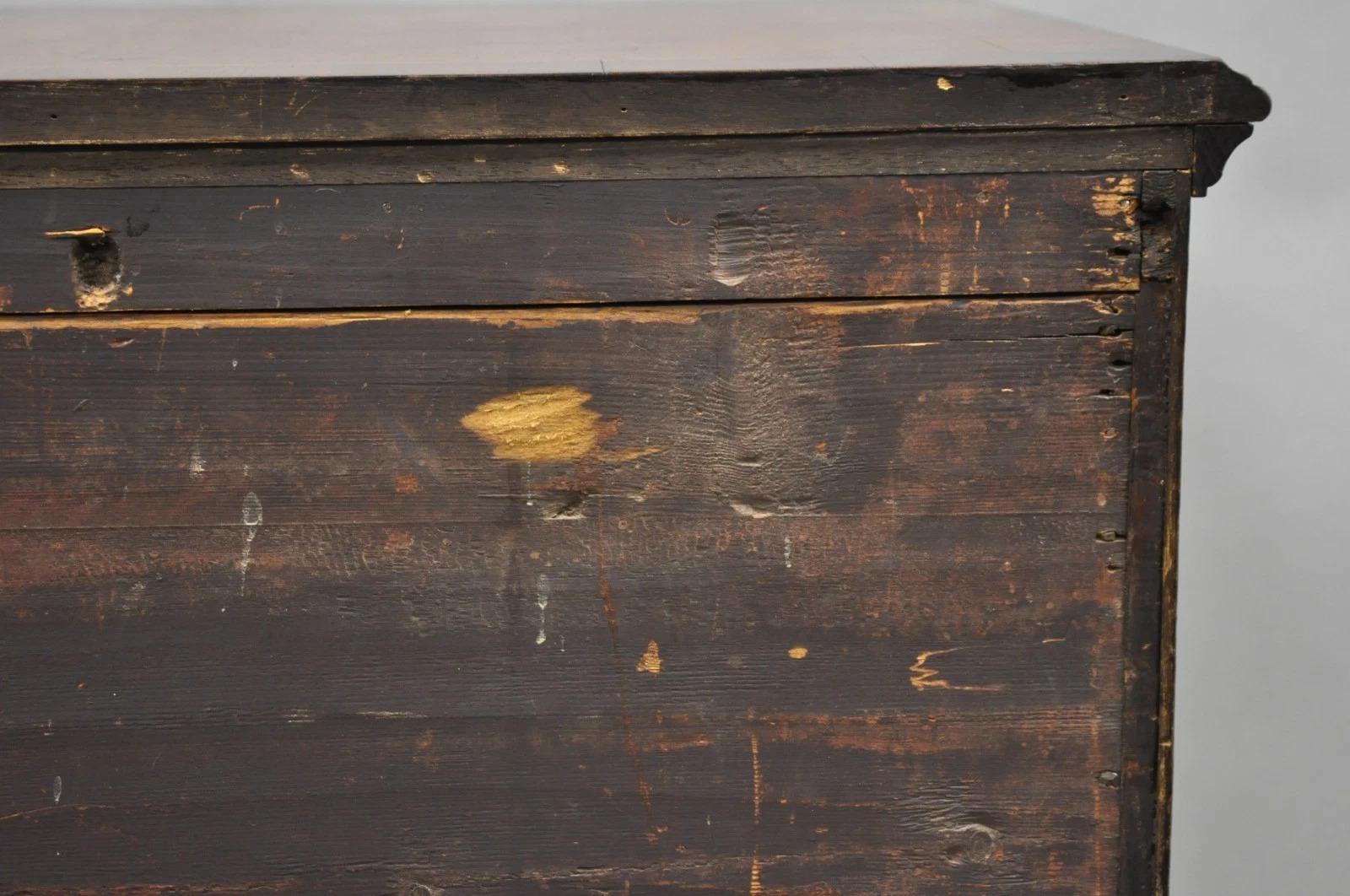 Antico comò inglese georgiano in radica di noce con intarsi a sfera e ad artiglio in vendita 6