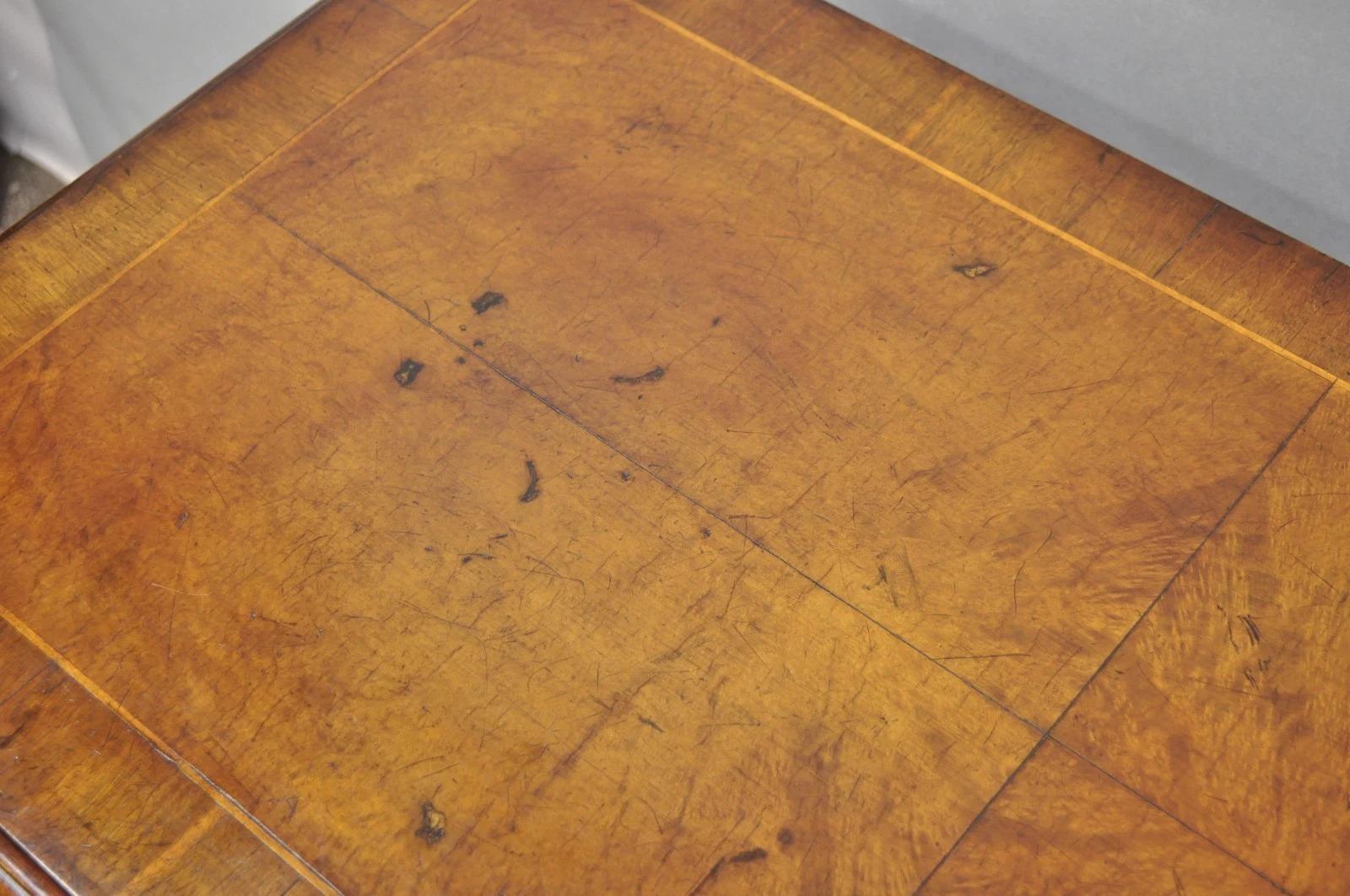 Antico comò inglese georgiano in radica di noce con intarsi a sfera e ad artiglio in vendita 7