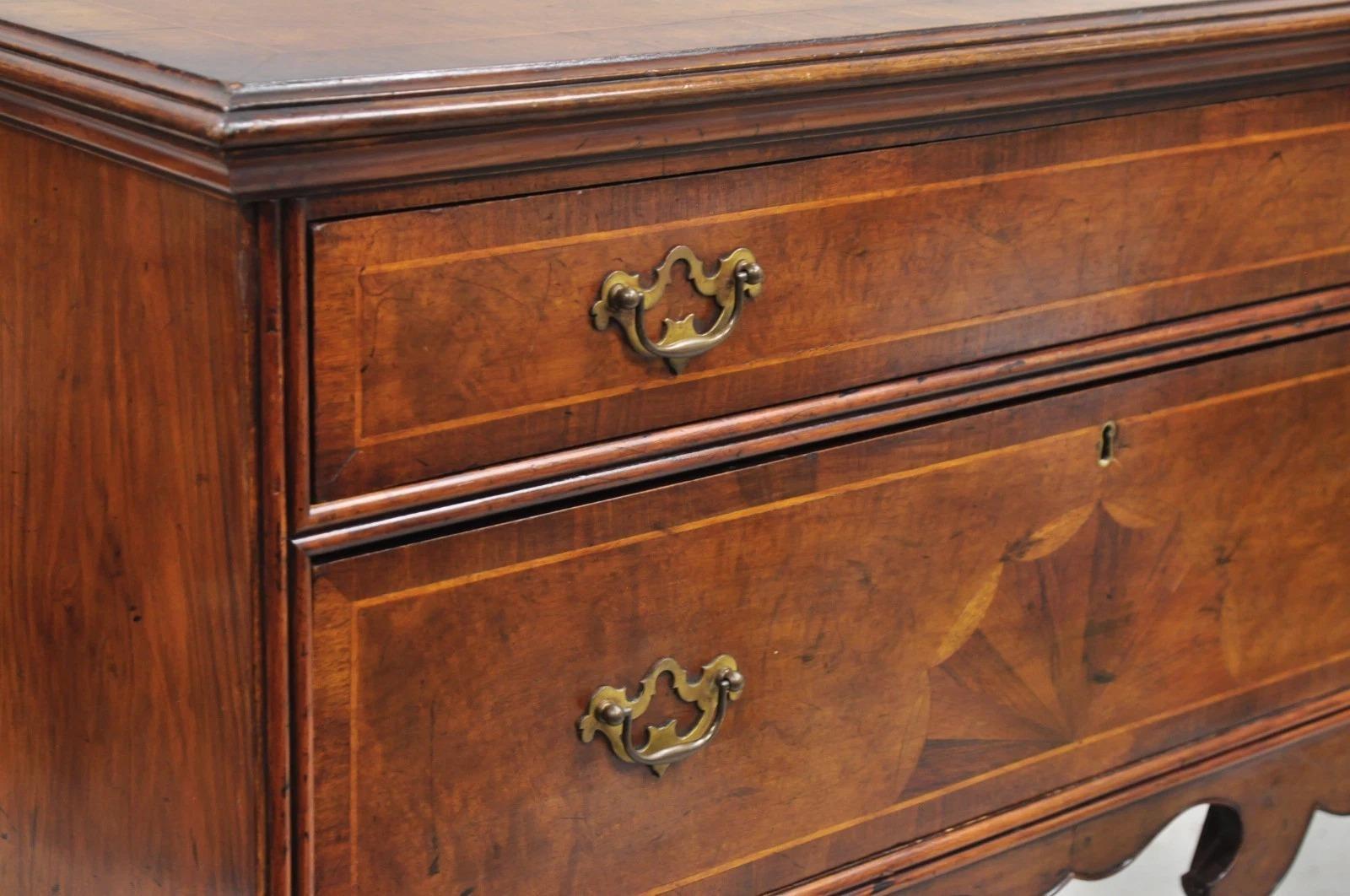 Antico comò inglese georgiano in radica di noce con intarsi a sfera e ad artiglio in vendita 8